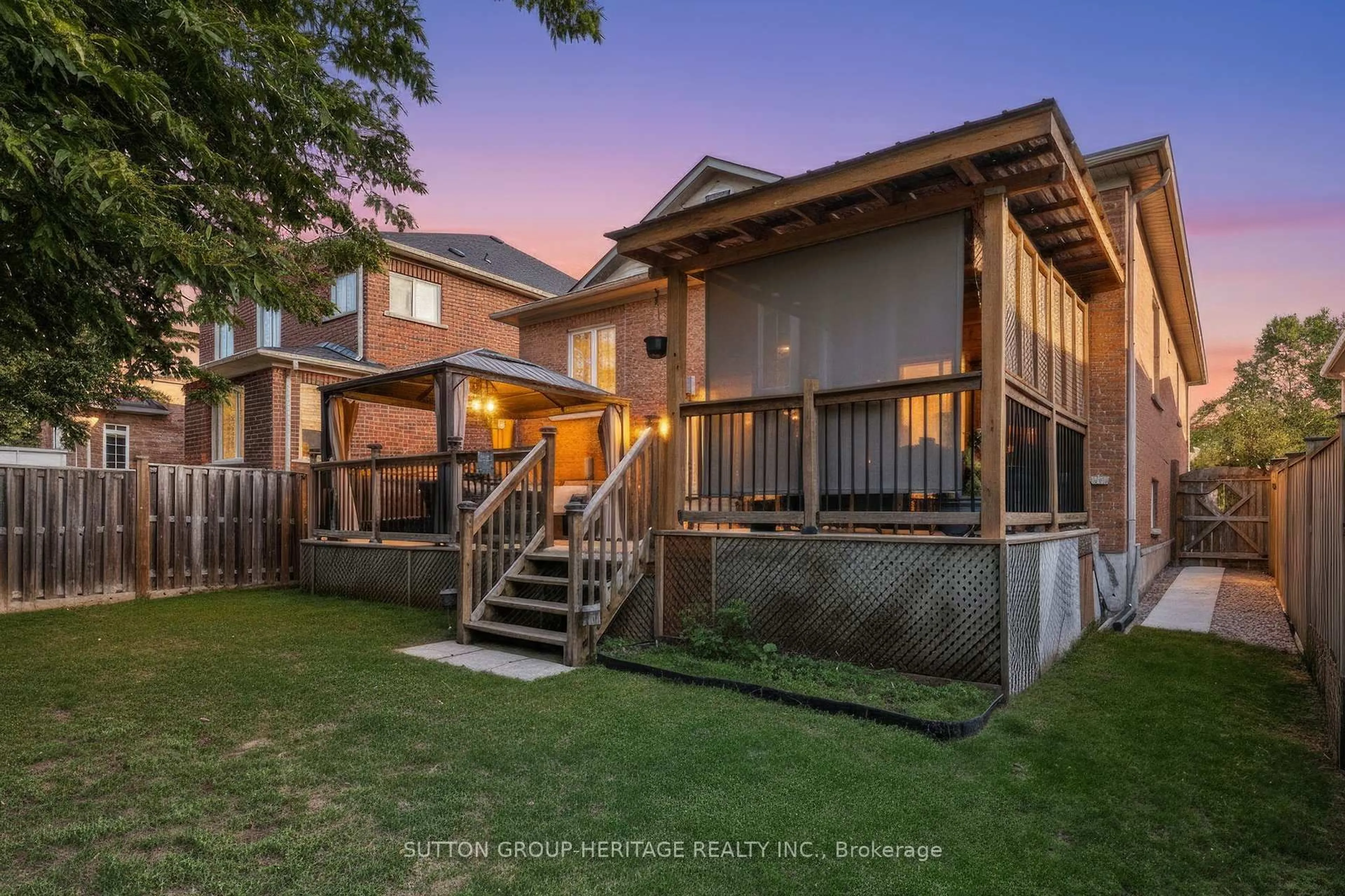 Unknown for 14 Sleepy Hollow Pl, Whitby Ontario L1R 0E4