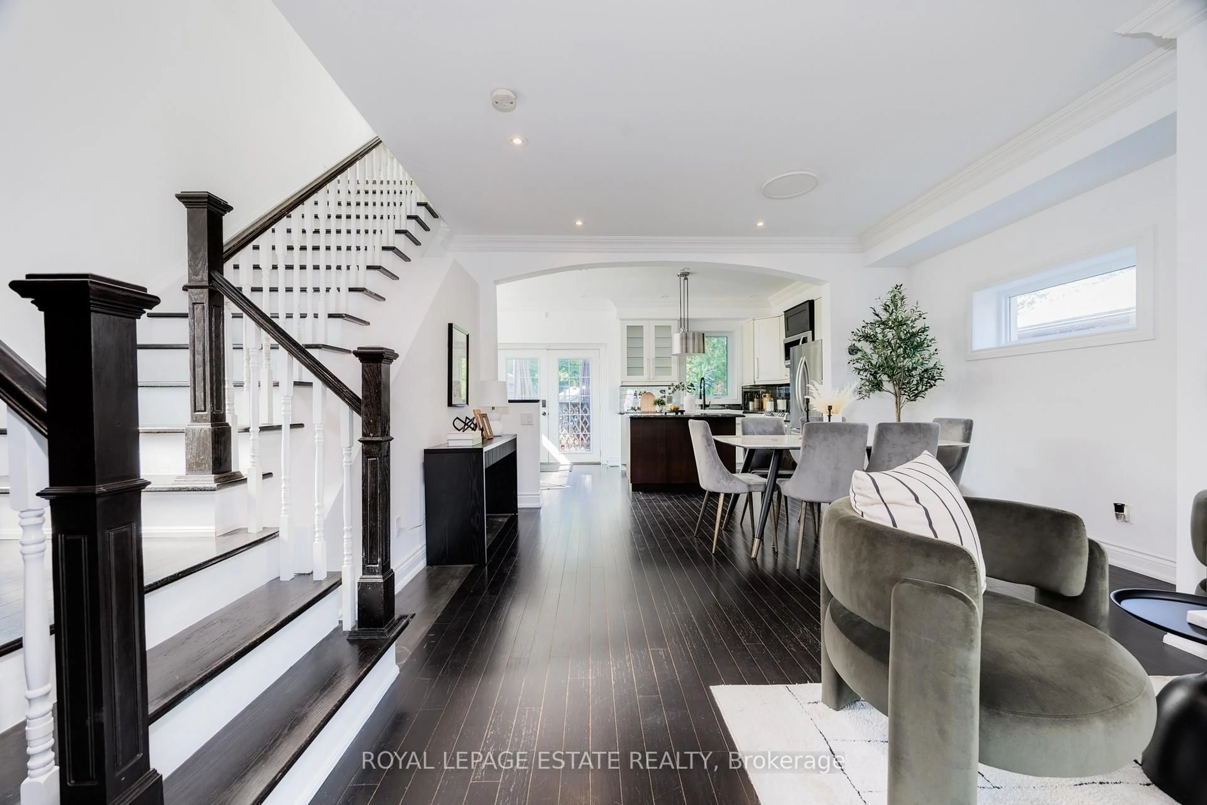 Indoor entryway for 32 Manderley Dr, Toronto Ontario M1N 3E7
