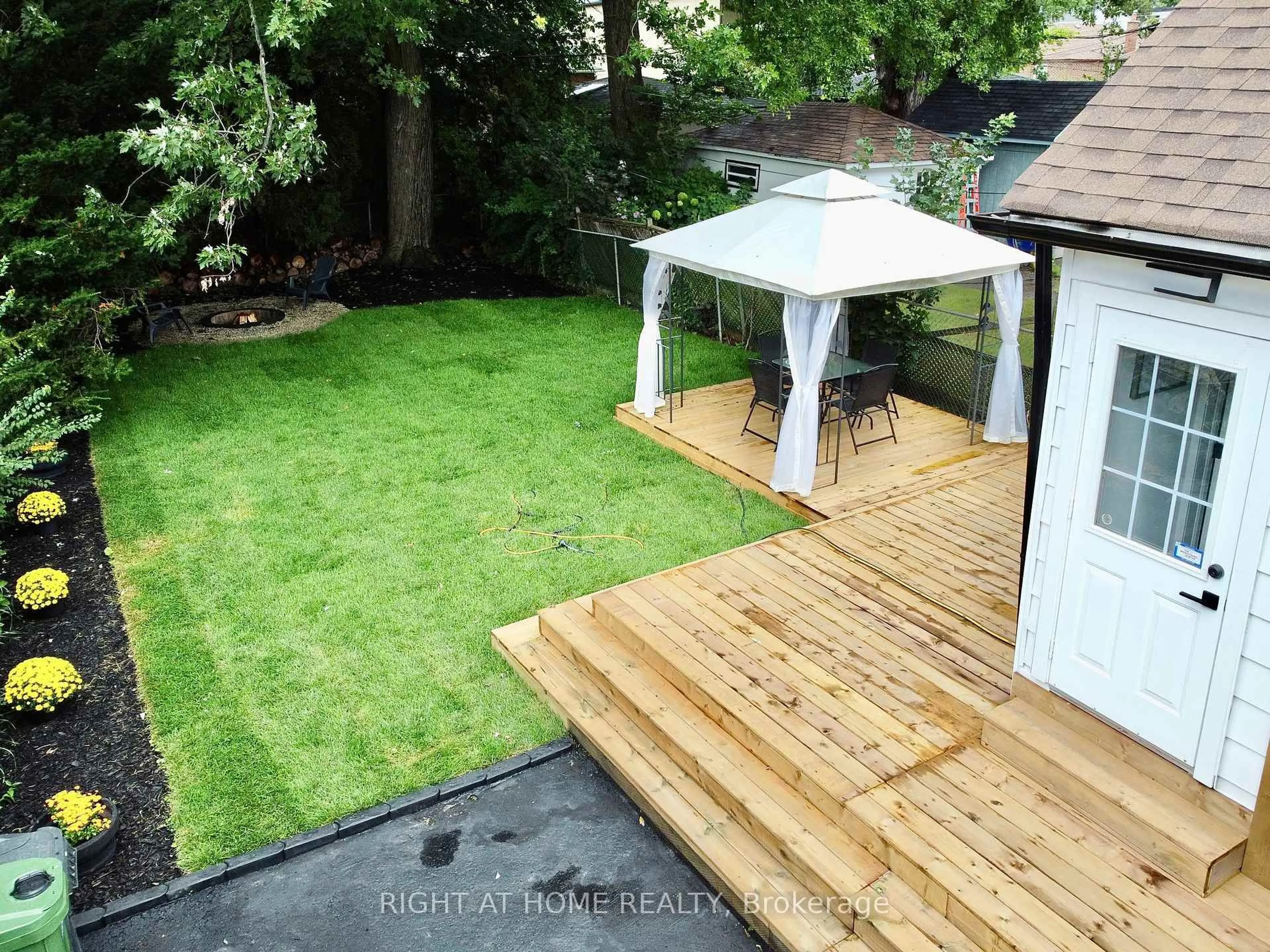 Unknown for 32 Brenton St, Toronto Ontario M4B 1C9