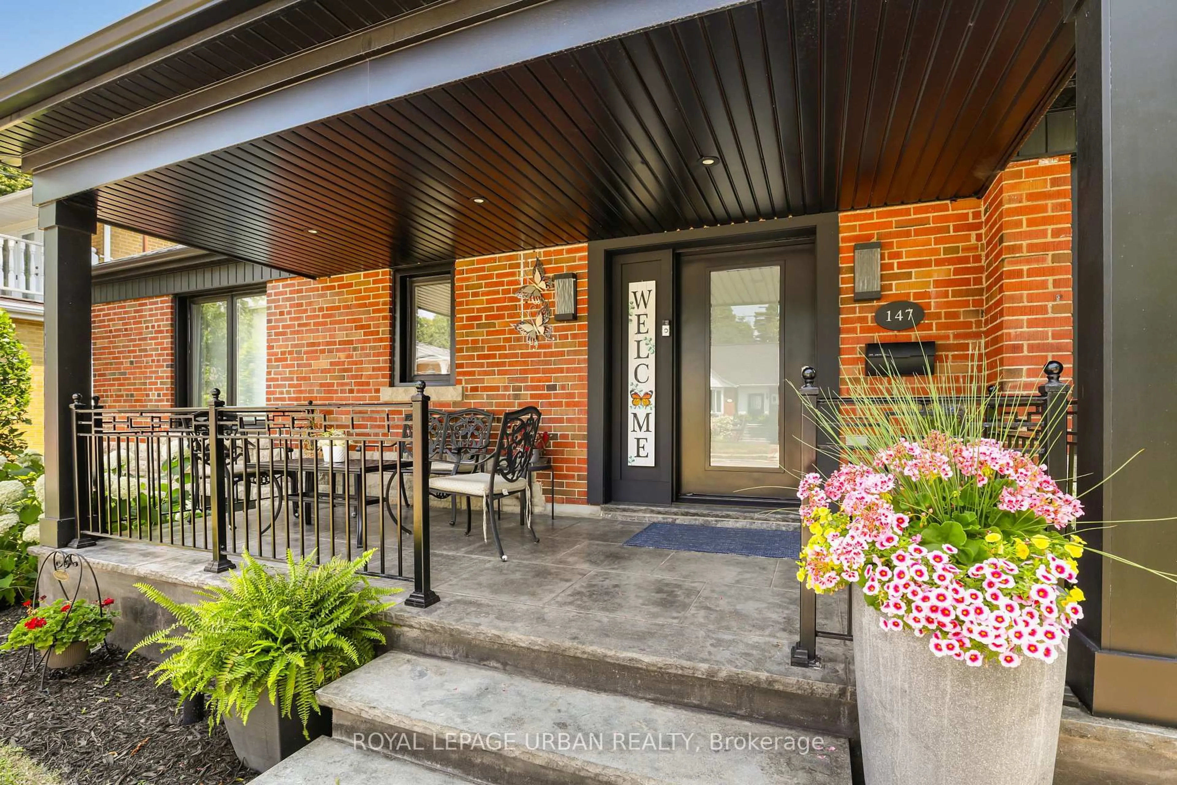 Patio, street for 147 Parkview Hill Cres, Toronto Ontario M4B 1R7
