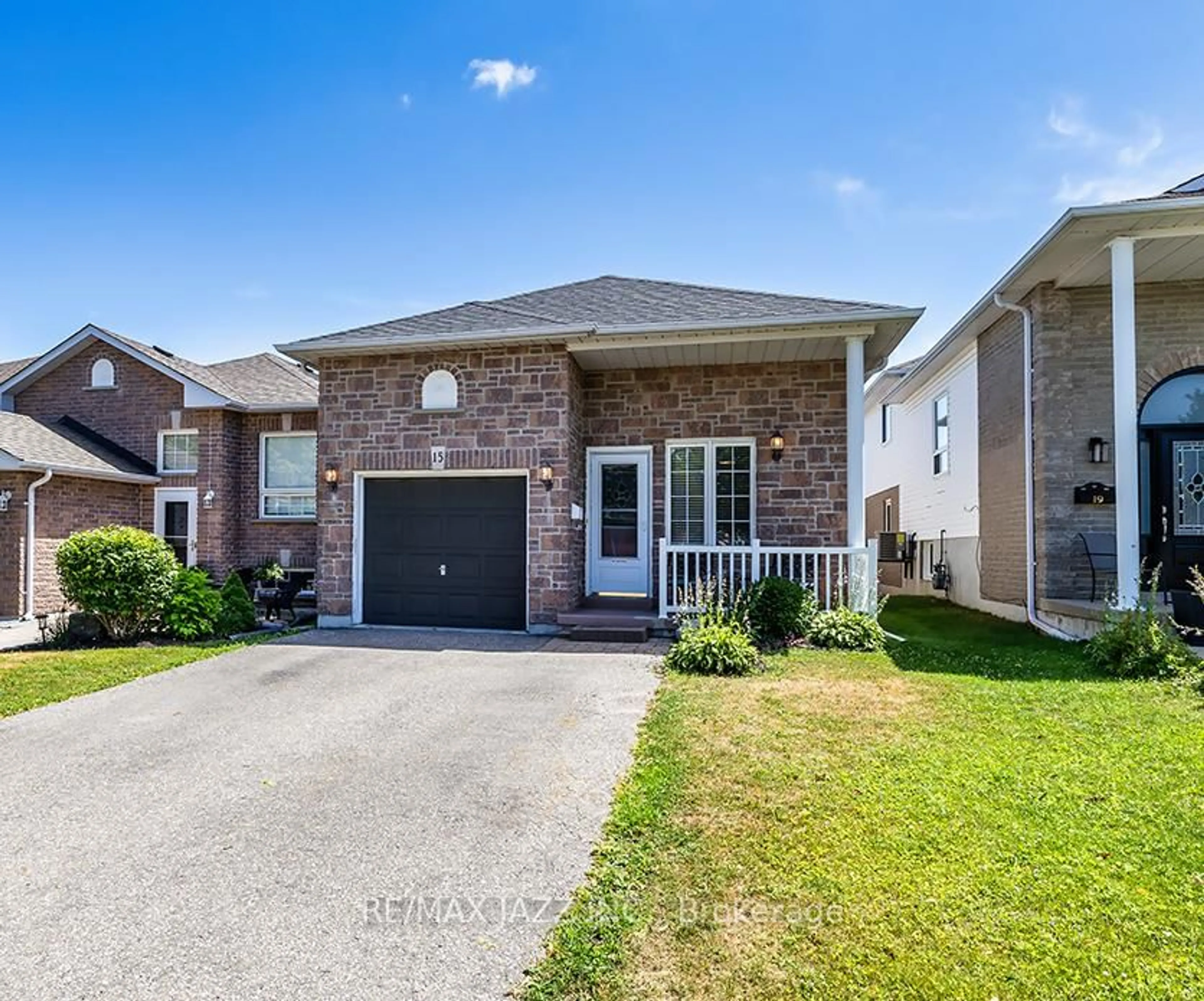 Home with brick exterior material, street for 15 Daiseyfield Ave, Clarington Ontario L1E 3E8