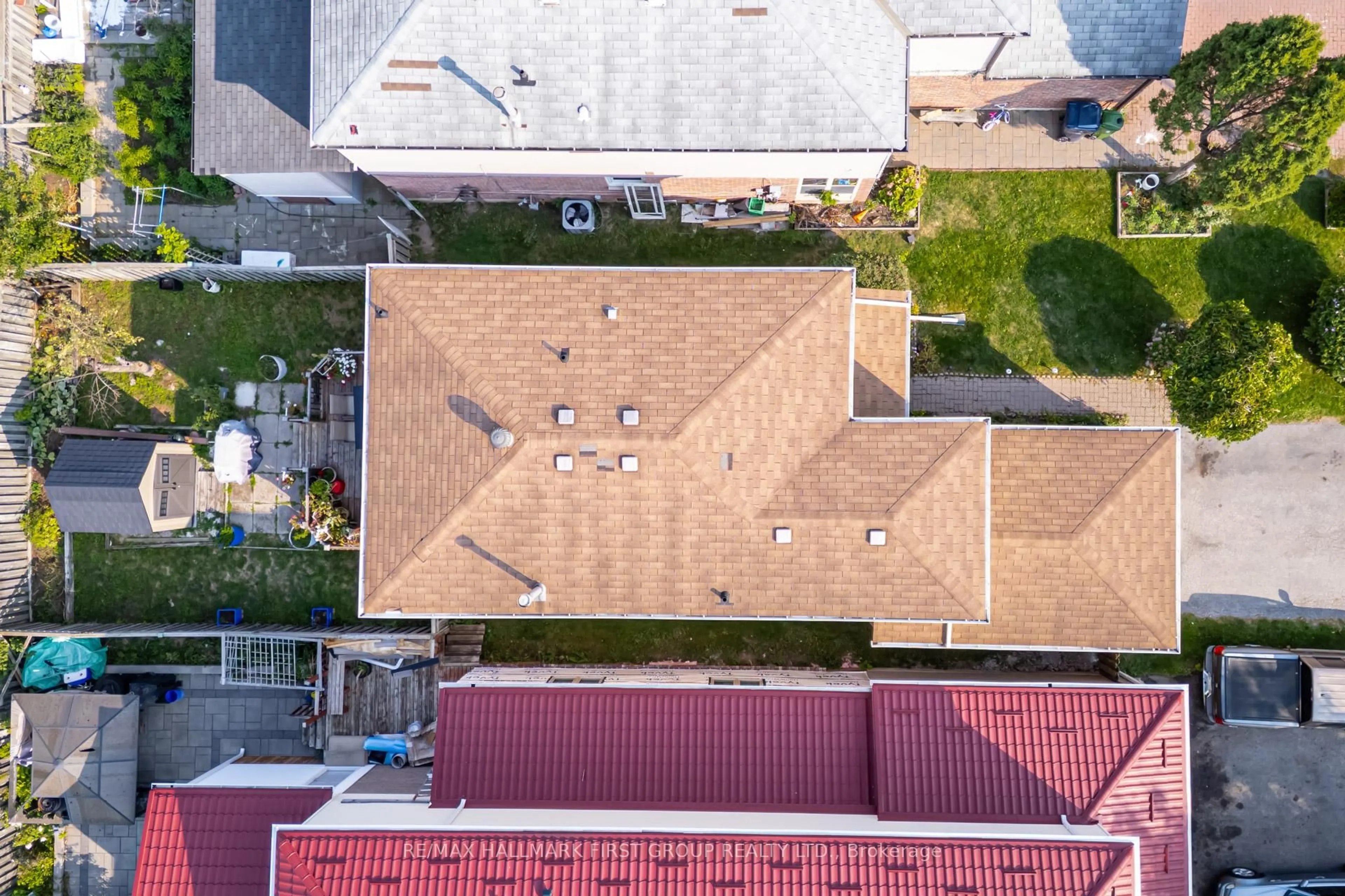 A pic from outside/outdoor area/front of a property/back of a property/a pic from drone, street for 58 Lady Bower Cres, Toronto Ontario M1B 4P8