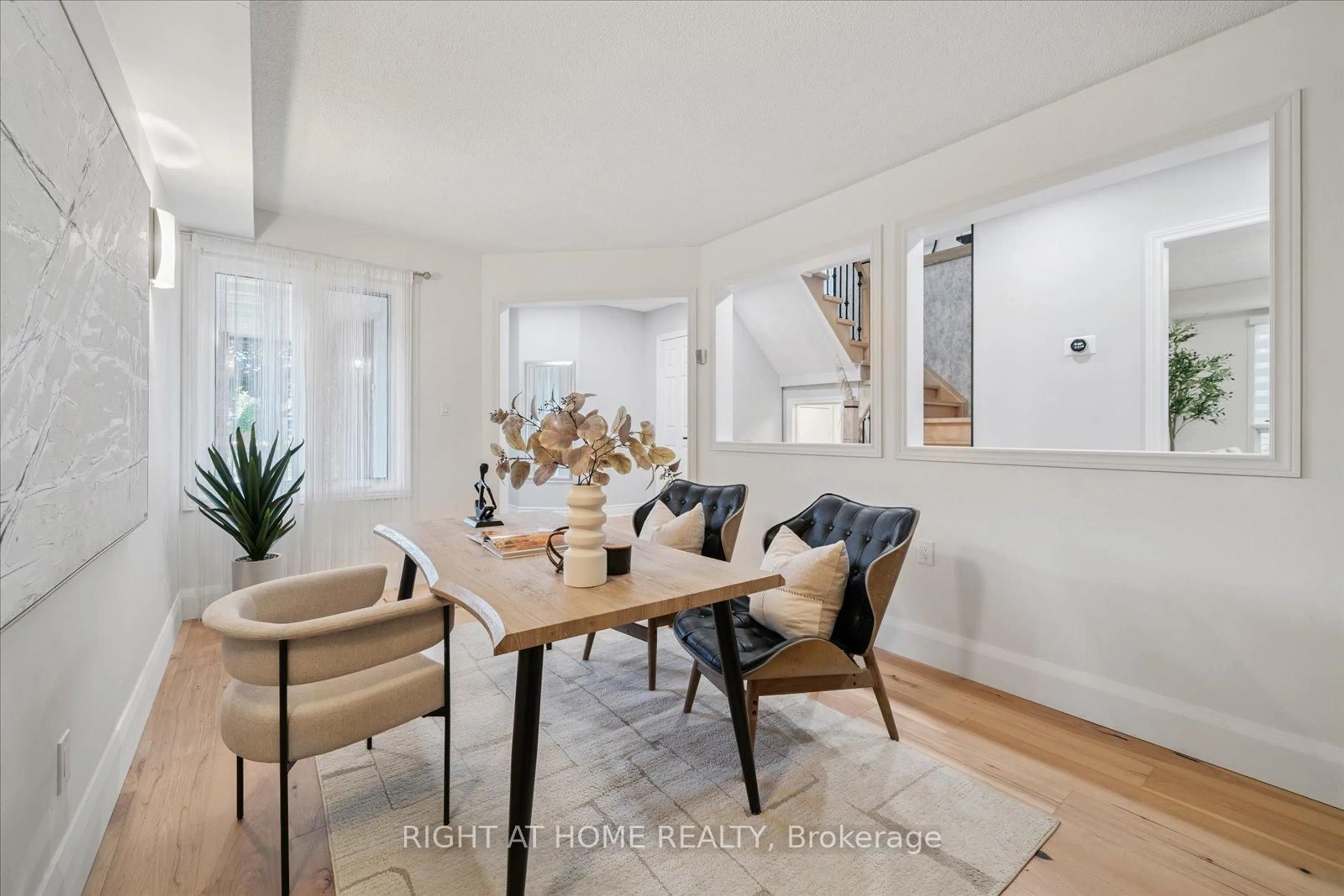 Dining room, unknown for 32 Heaver Dr, Whitby Ontario L1N 8X2
