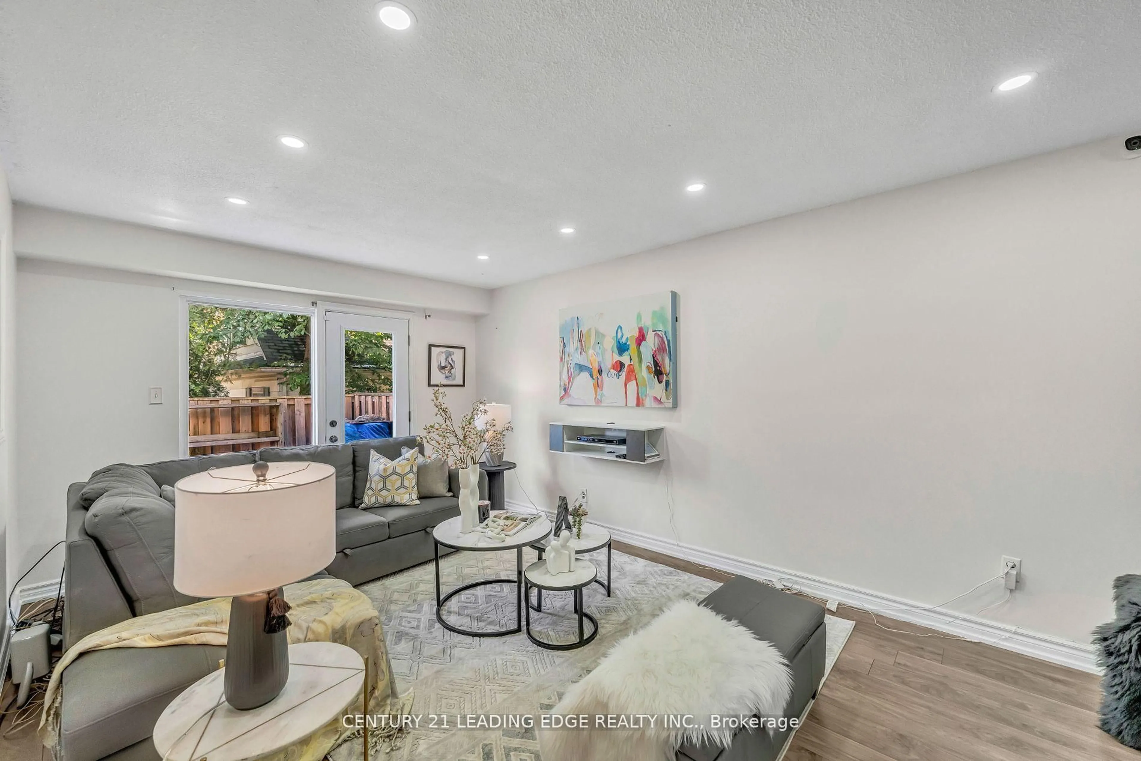 Living room with furniture, unknown for 730 Cedar St #19, Oshawa Ontario L1H 4M6