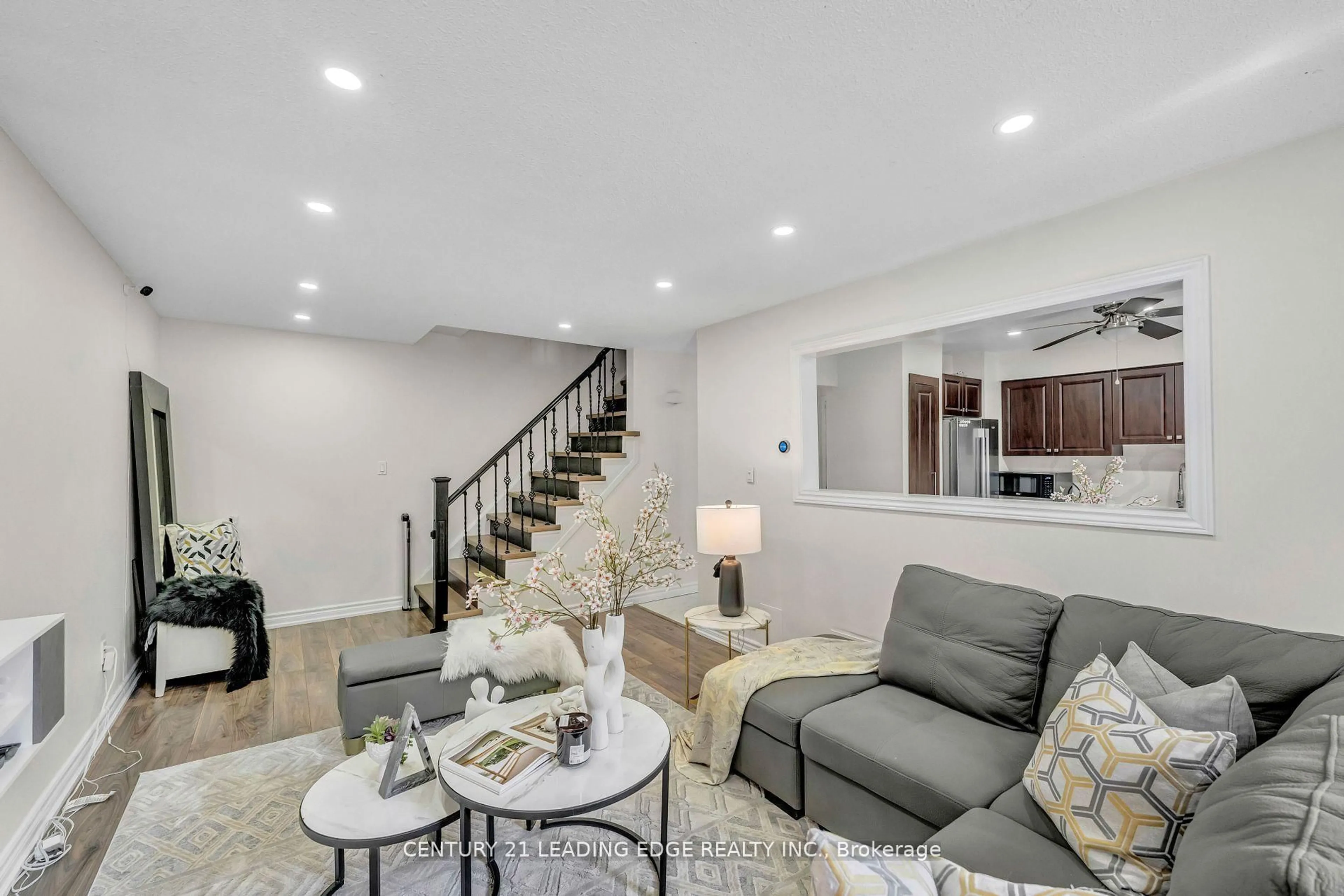 Living room with furniture, unknown for 730 Cedar St #19, Oshawa Ontario L1H 4M6