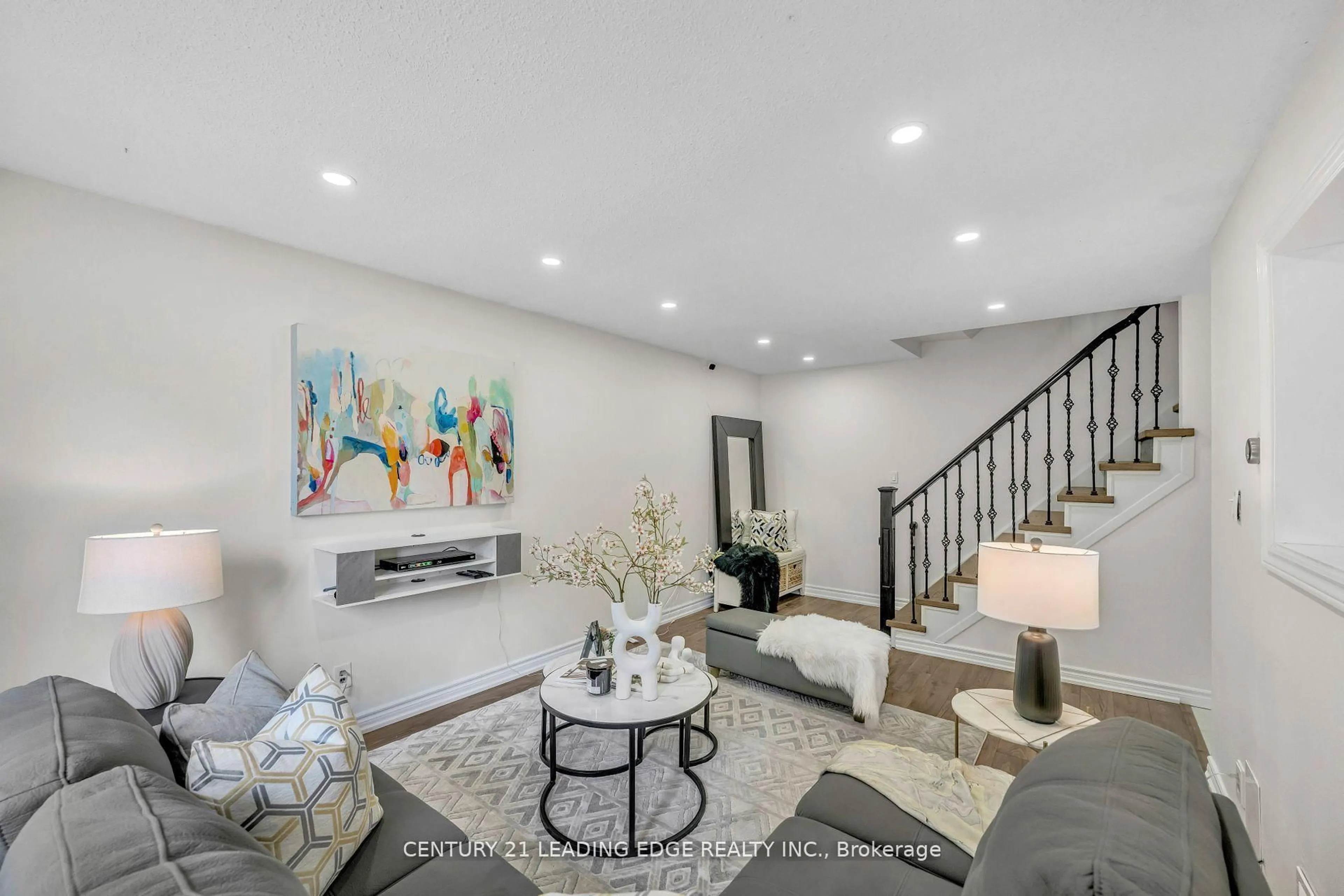 Living room with furniture, unknown for 730 Cedar St #19, Oshawa Ontario L1H 4M6