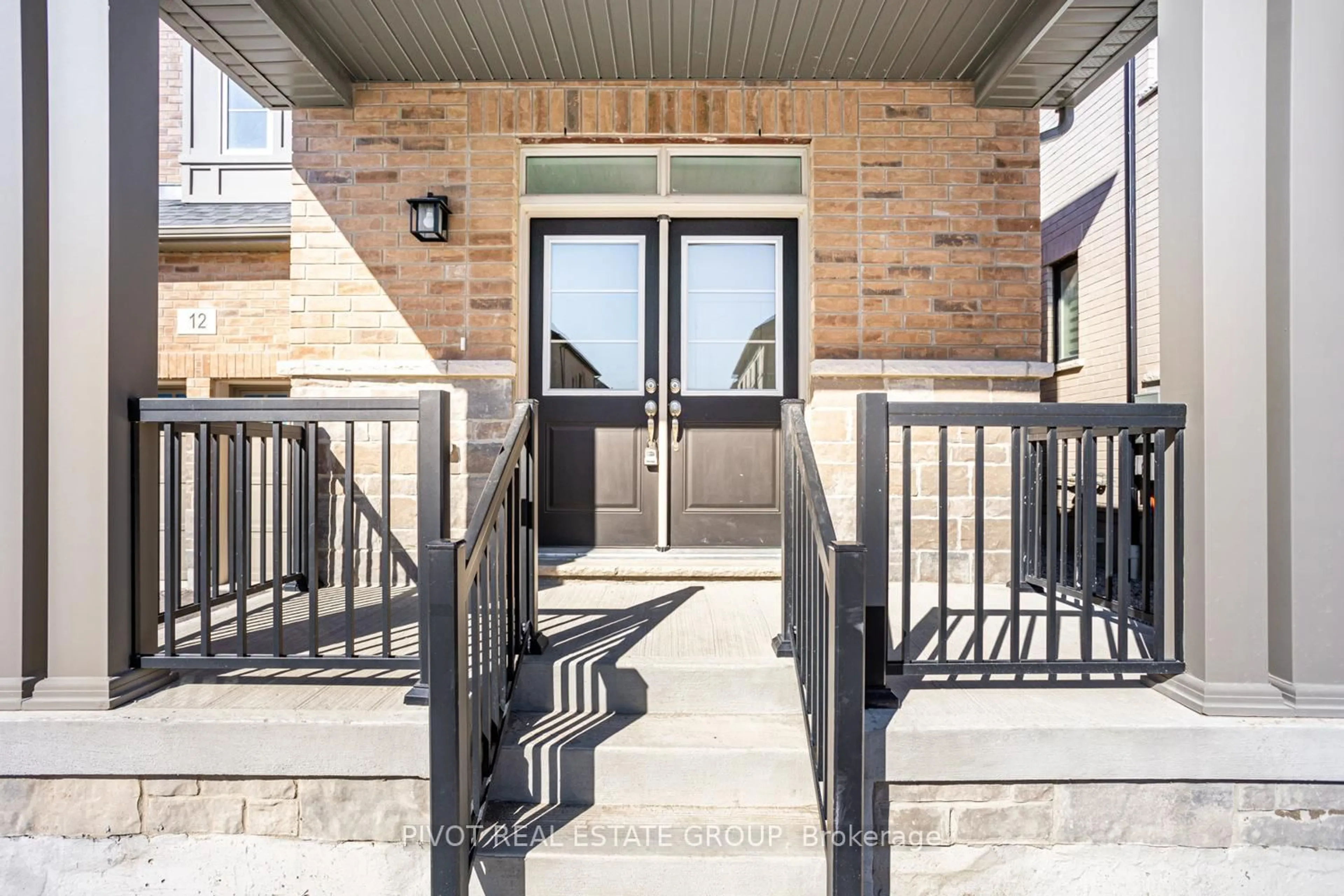 Indoor entryway for 12 Waterfront Cres, Whitby Ontario L1N 0M9
