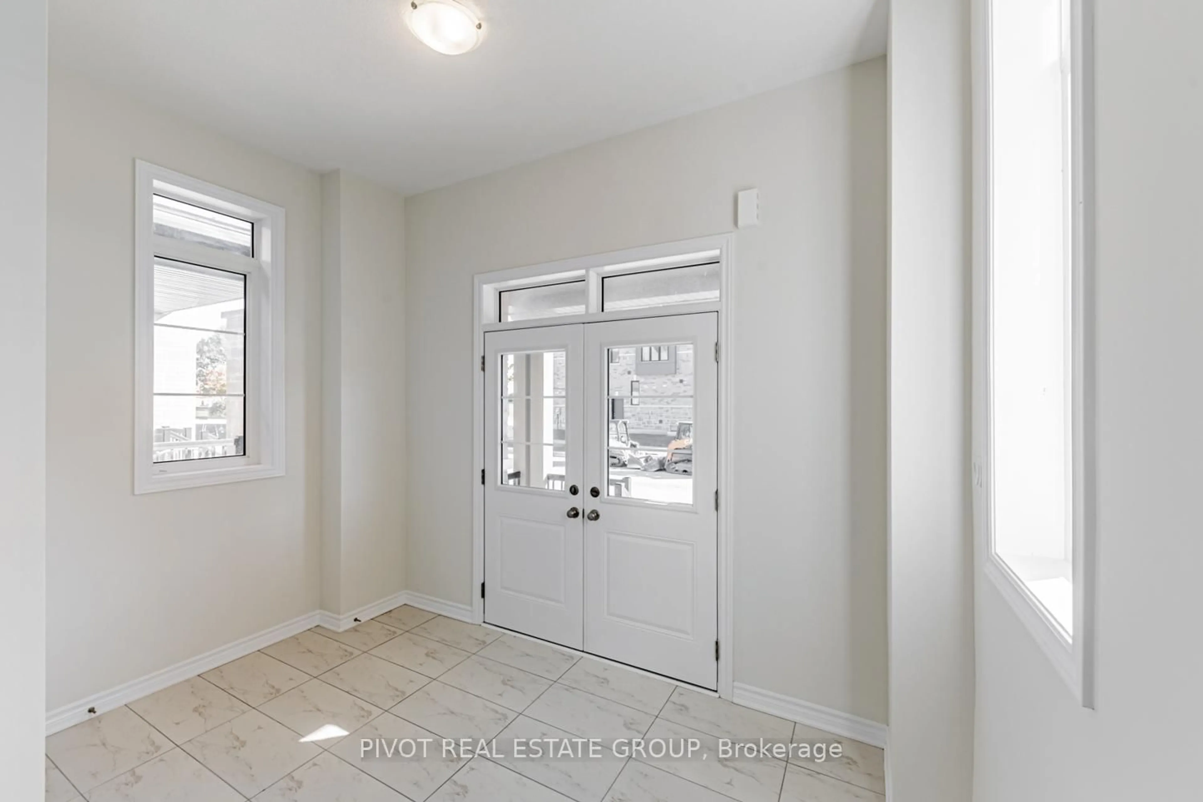 Indoor entryway for 12 Waterfront Cres, Whitby Ontario L1N 0M9