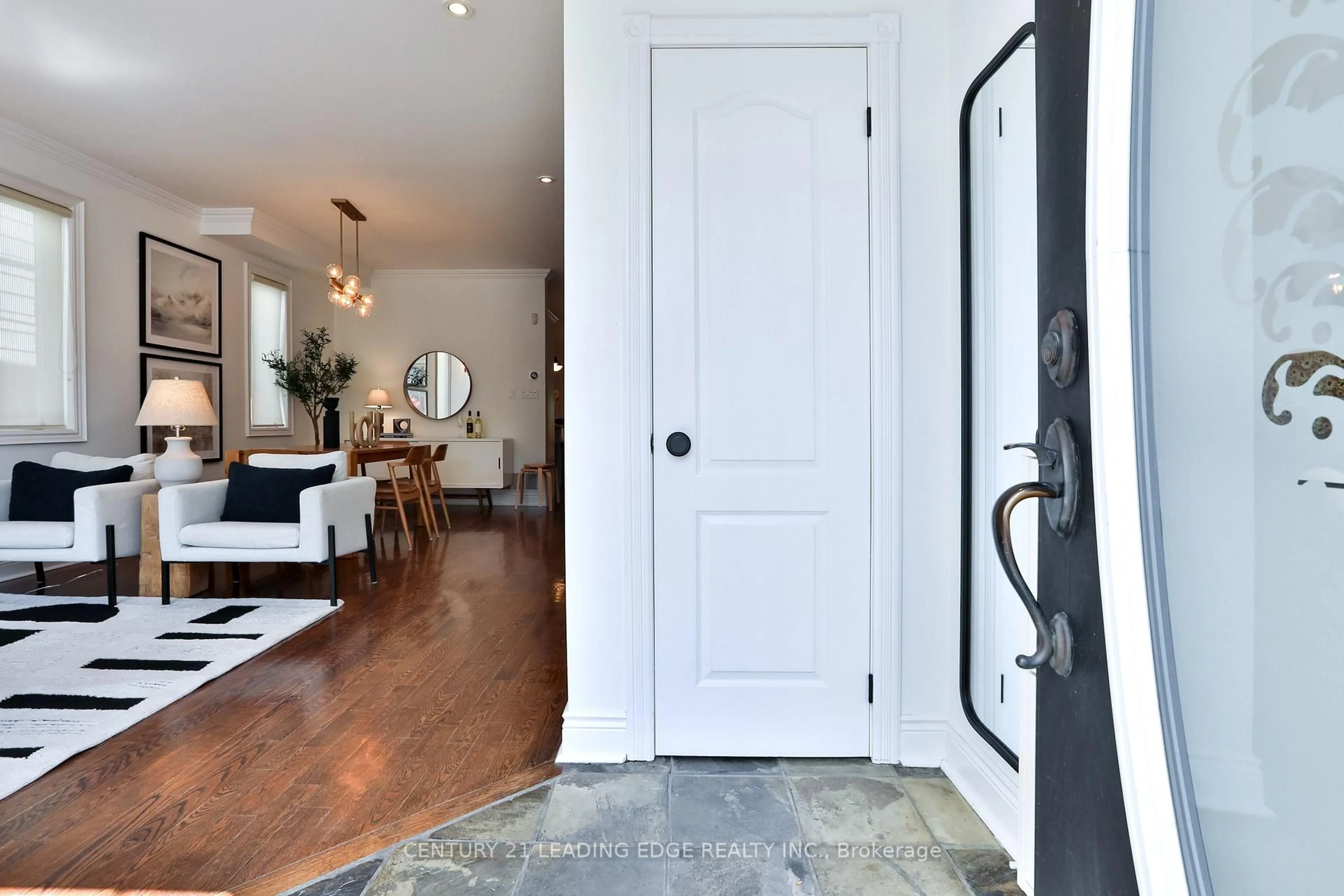 Indoor entryway for 39 Ferrier Ave, Toronto Ontario M4K 3H5