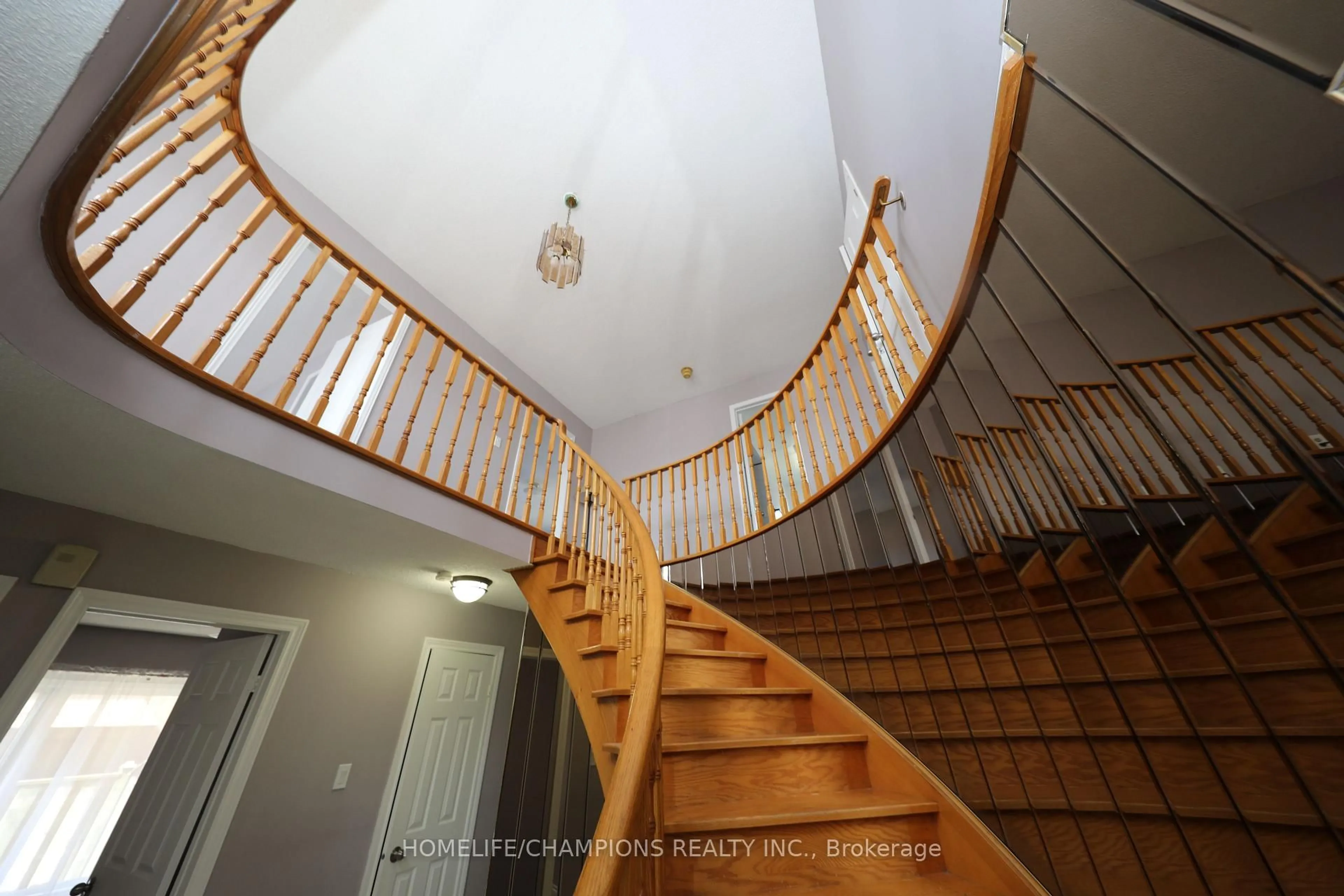 Stairs for 46 Canmore Blvd, Toronto Ontario M1C 3W2