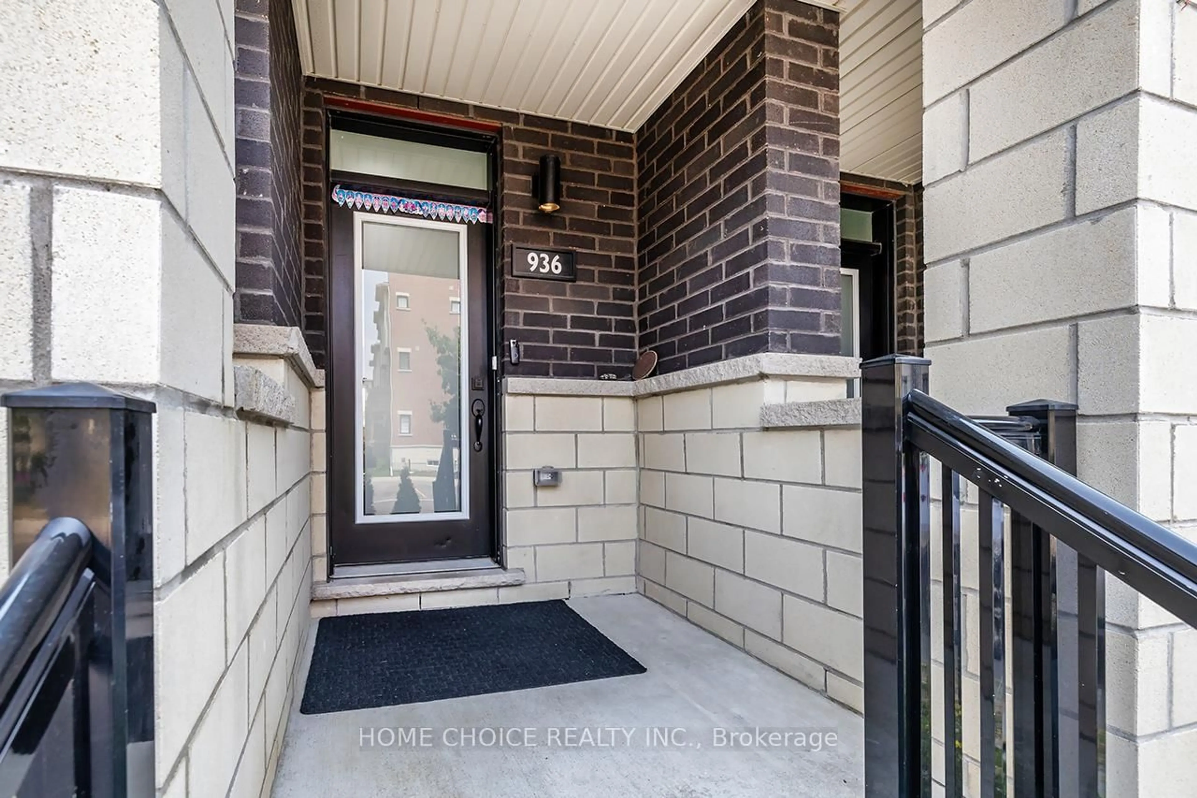 Indoor entryway for 936 Kicking Horse Path, Oshawa Ontario L1J 0B4