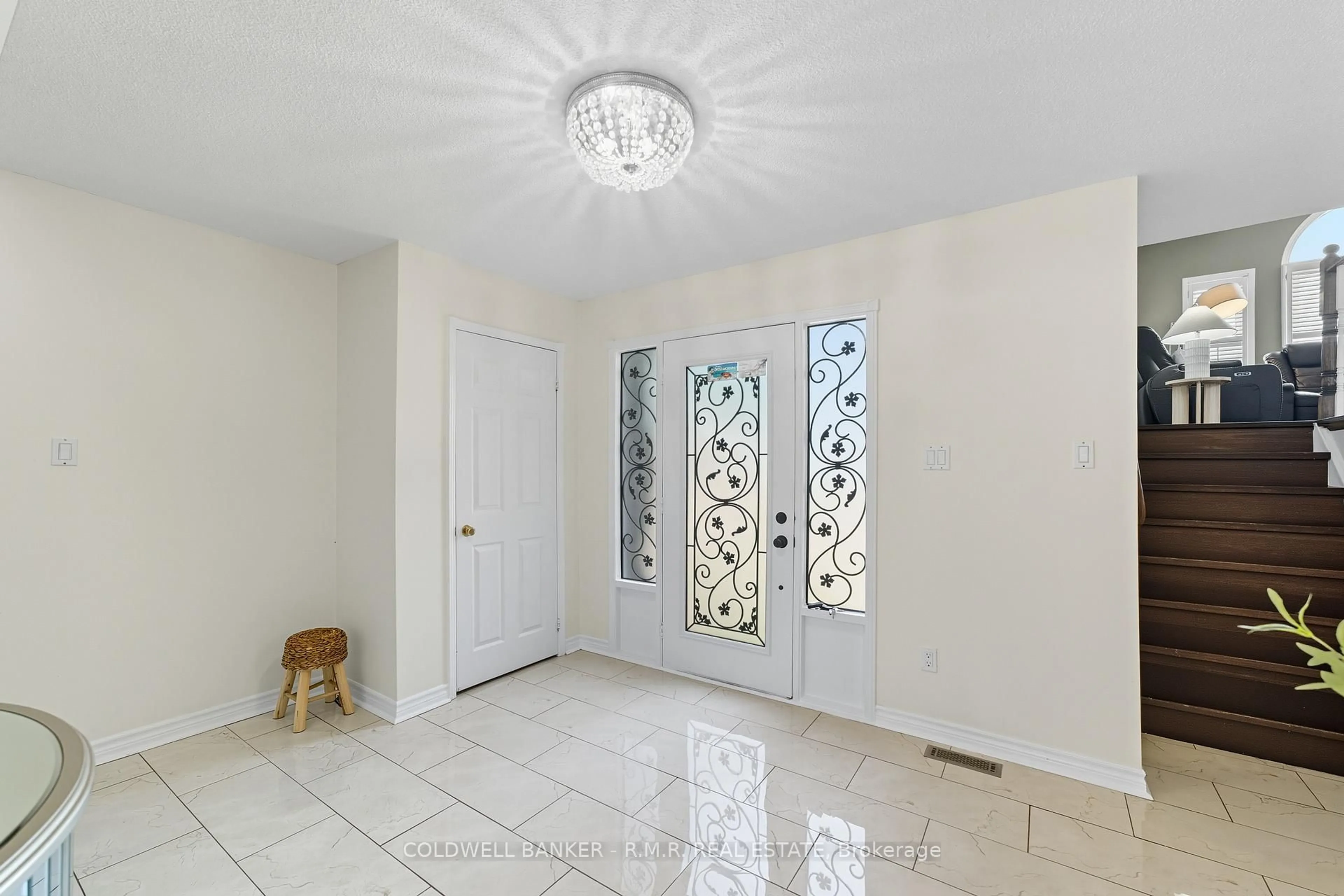 Indoor entryway for 1828 Westcreek Dr, Pickering Ontario L1V 6K2