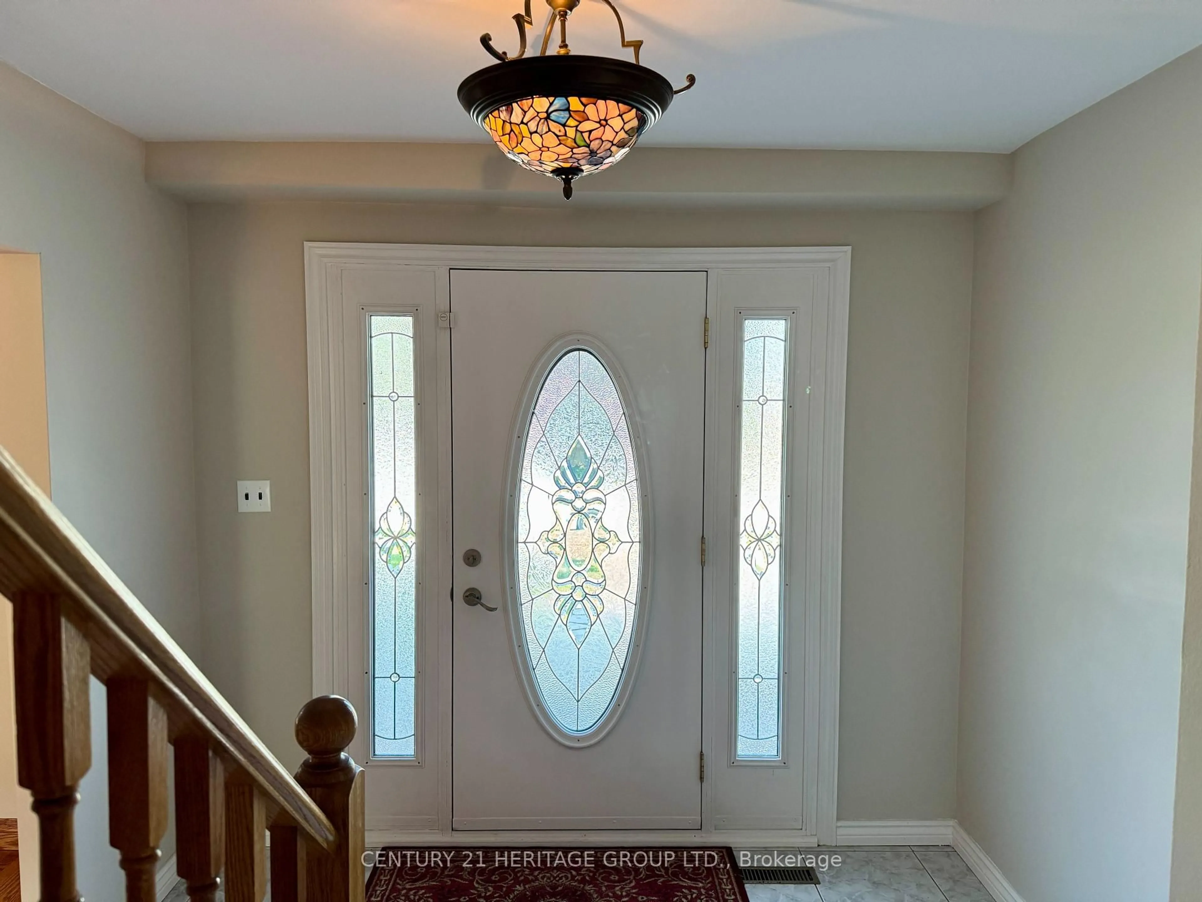 Indoor entryway for 584 Arnhem Dr, Oshawa Ontario L1G 2J6