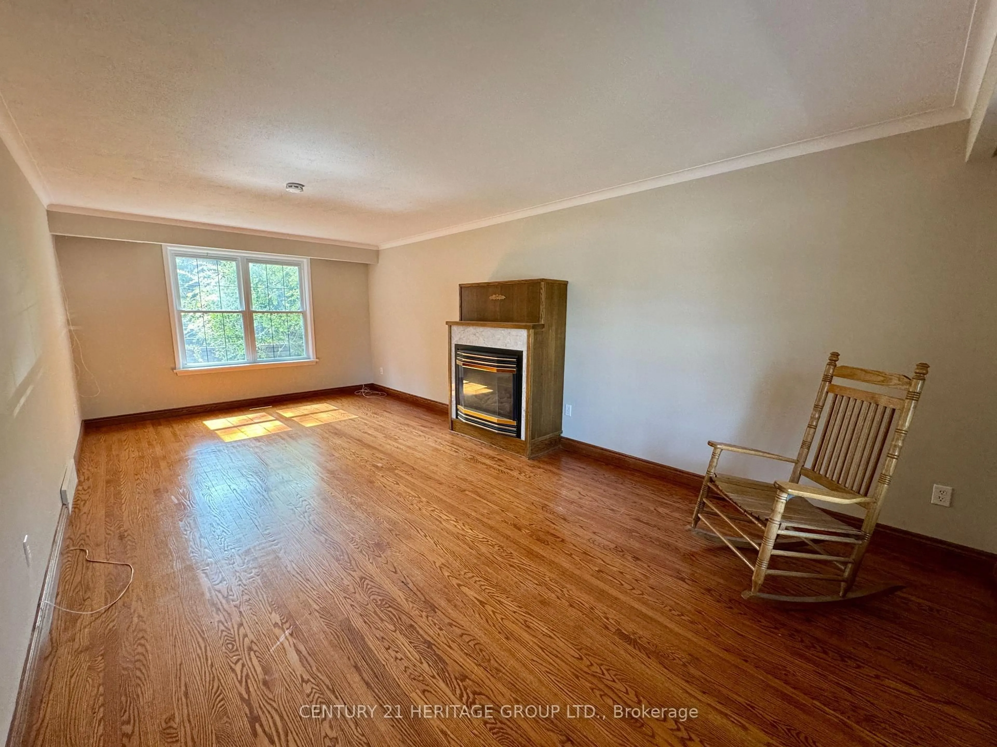 A pic of a room for 584 Arnhem Dr, Oshawa Ontario L1G 2J6