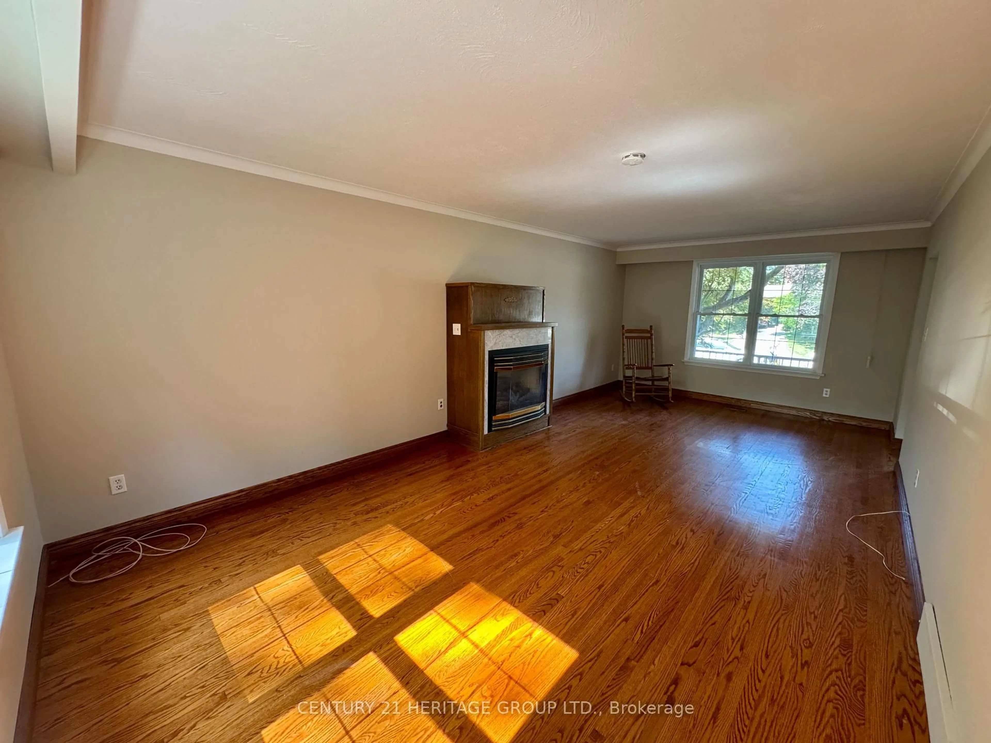 A pic of a room for 584 Arnhem Dr, Oshawa Ontario L1G 2J6