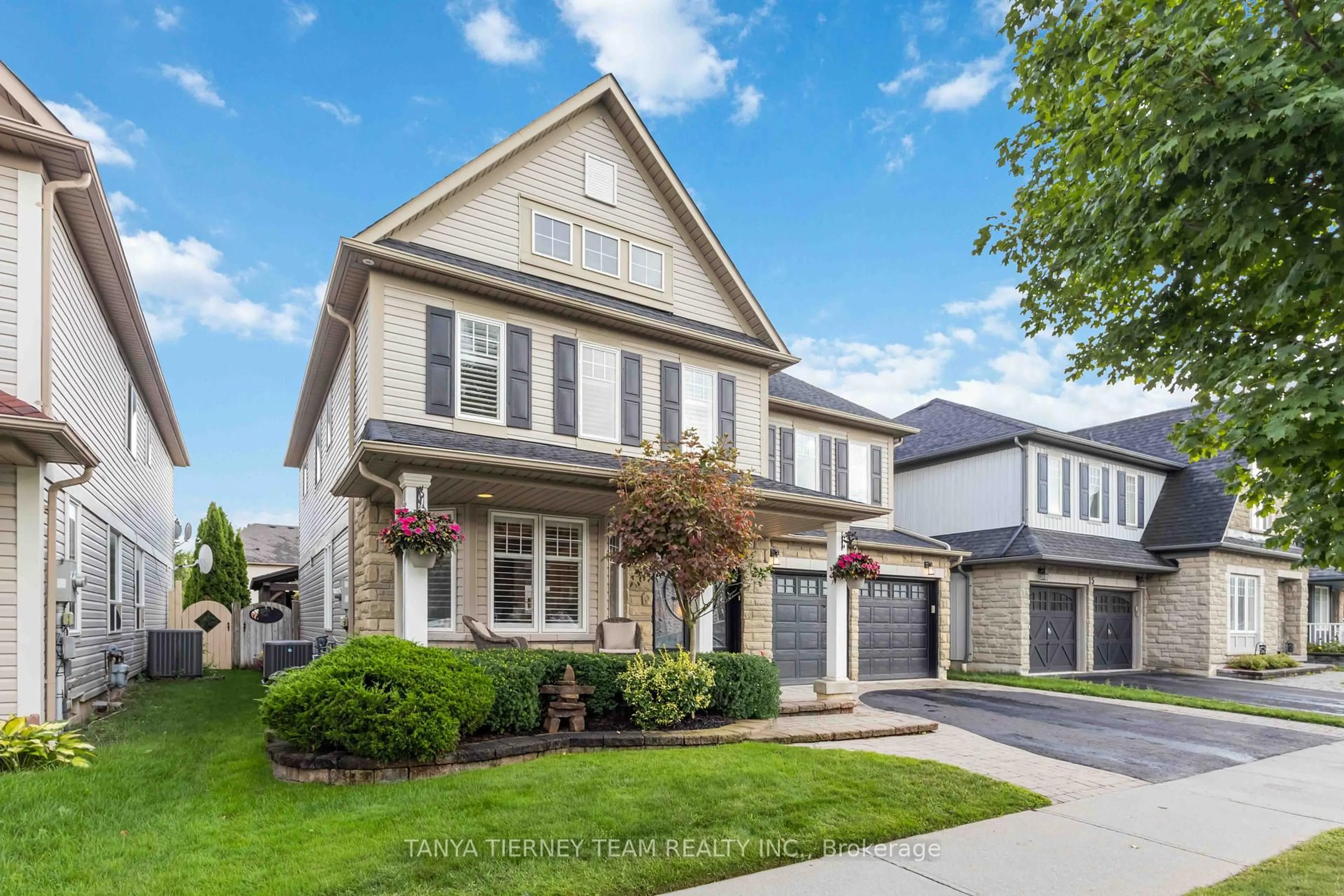 Home with vinyl exterior material, street for 11 Claridge Cres, Whitby Ontario L1R 3E2