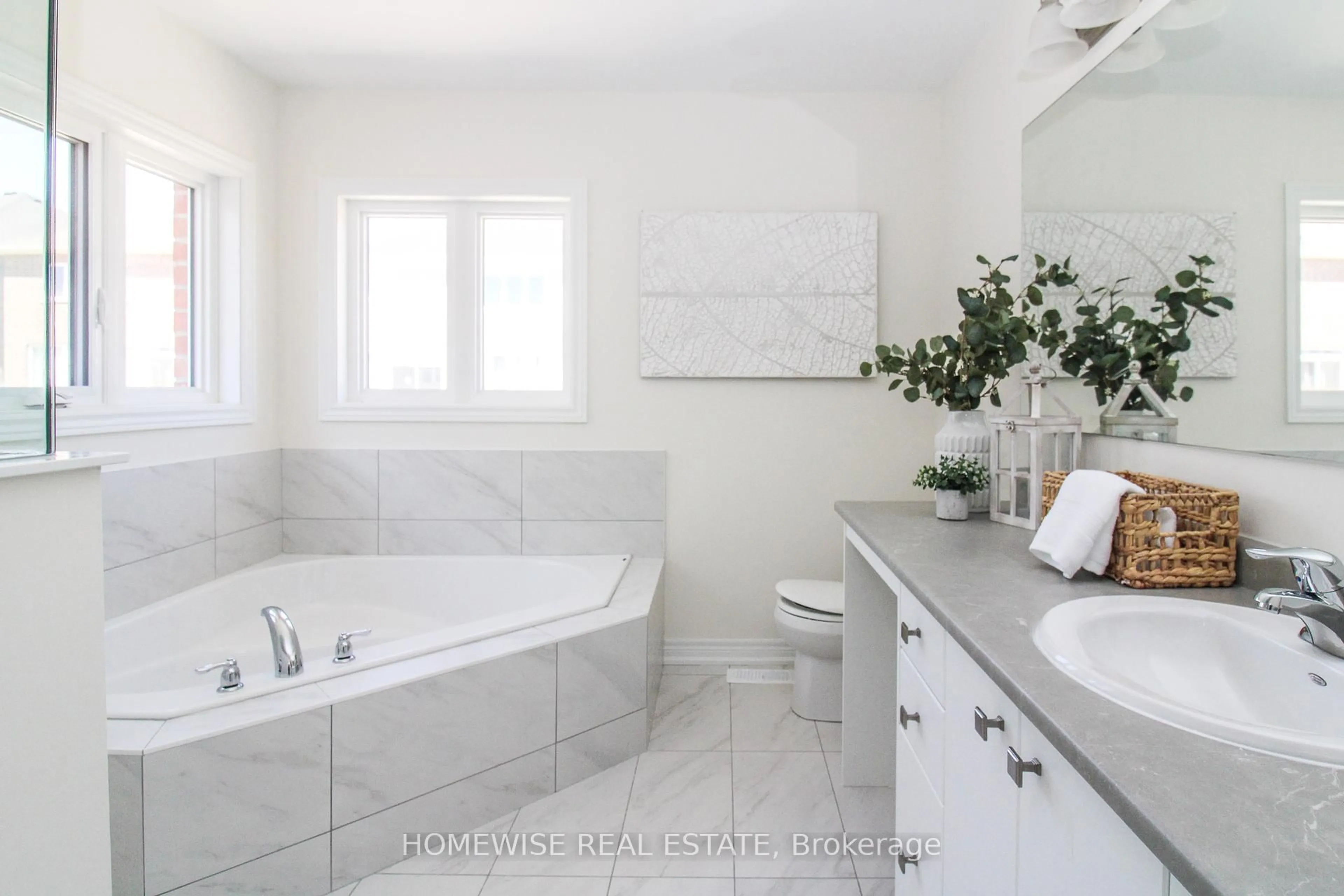 Contemporary bathroom, ceramic/tile floor for 183 Ash St, Scugog Ontario L9L 0B1