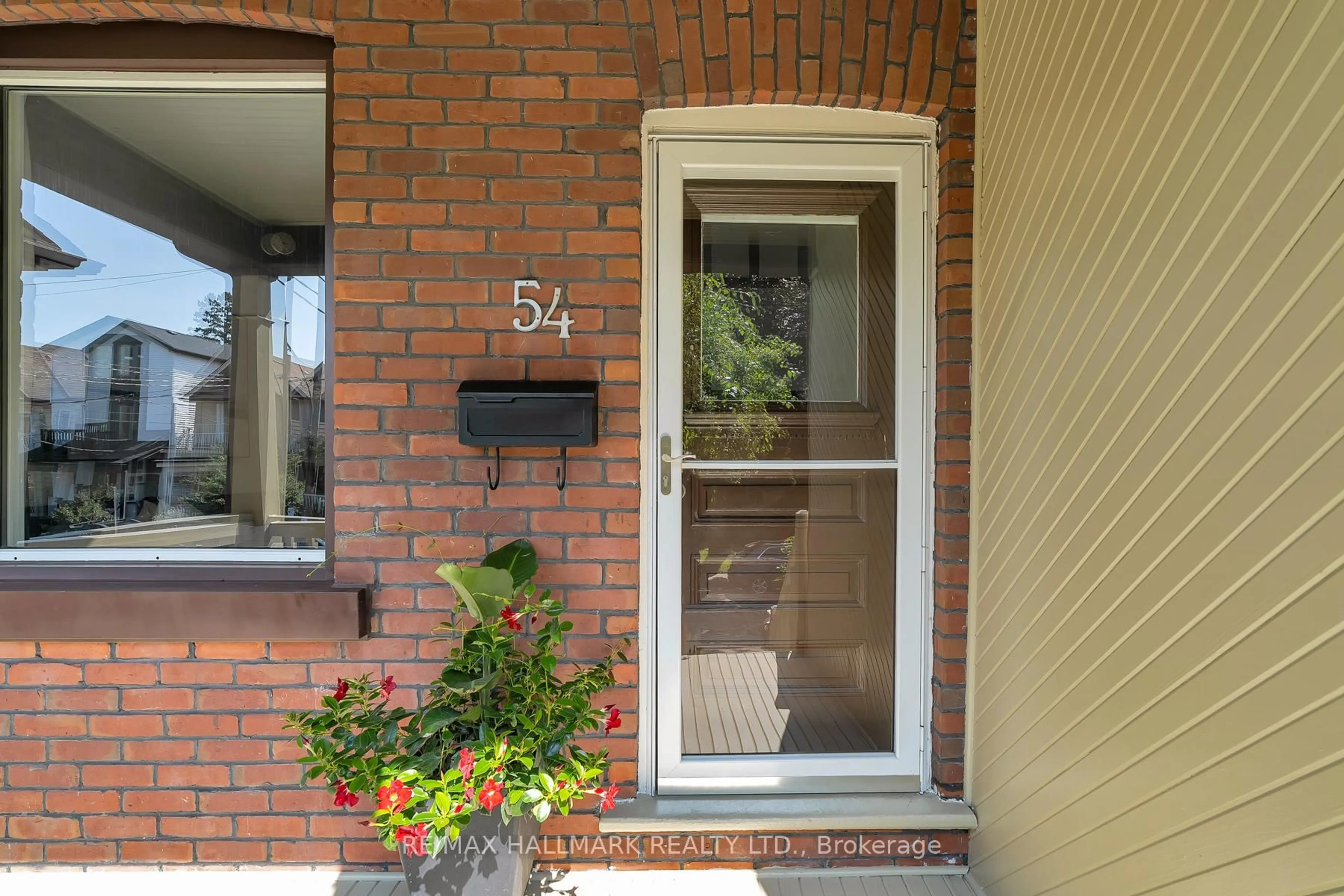 Indoor entryway for 54 Wroxeter Ave, Toronto Ontario M4J 1E6