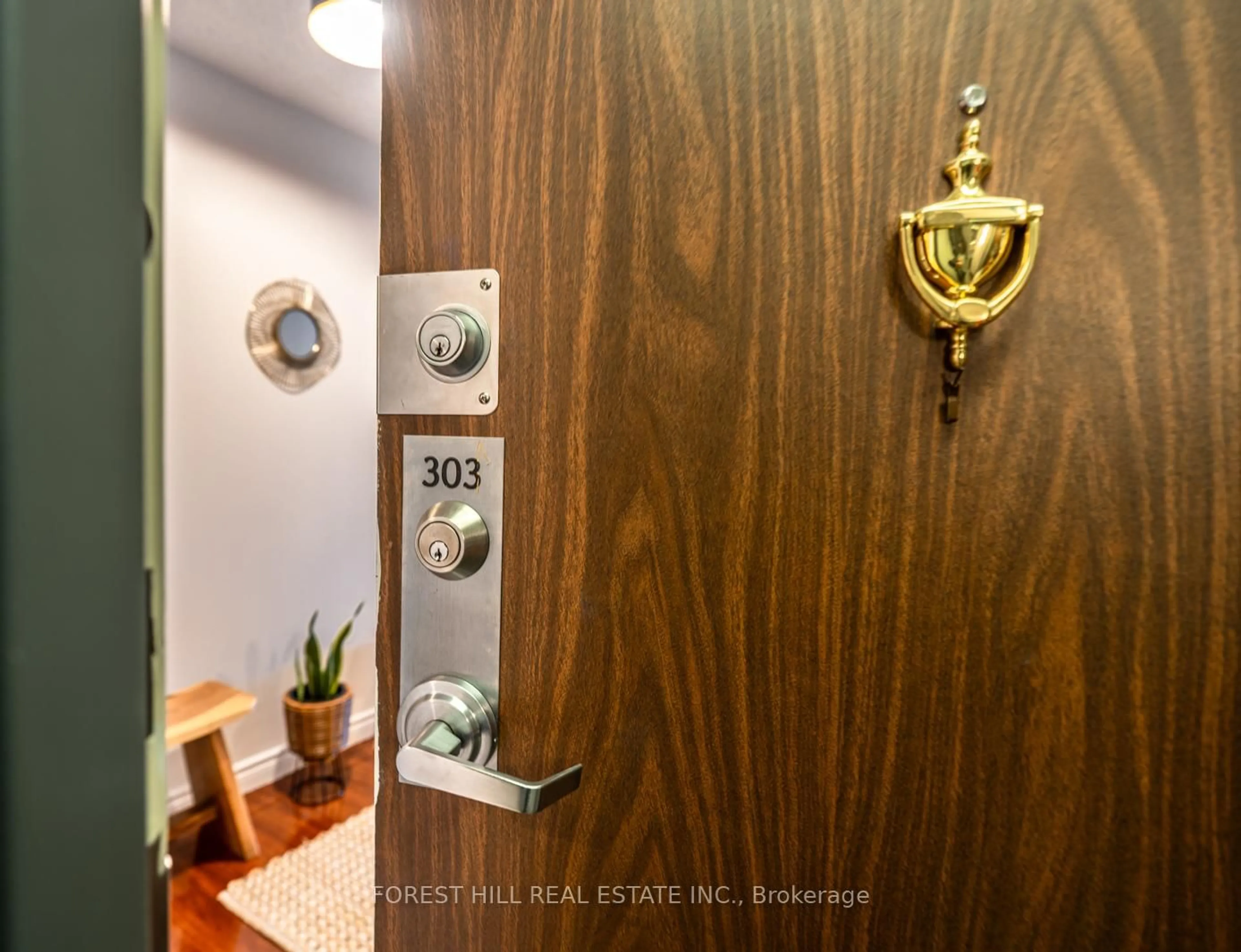 Indoor entryway for 225 Bamburgh Circ #303, Toronto Ontario M1W 3X9