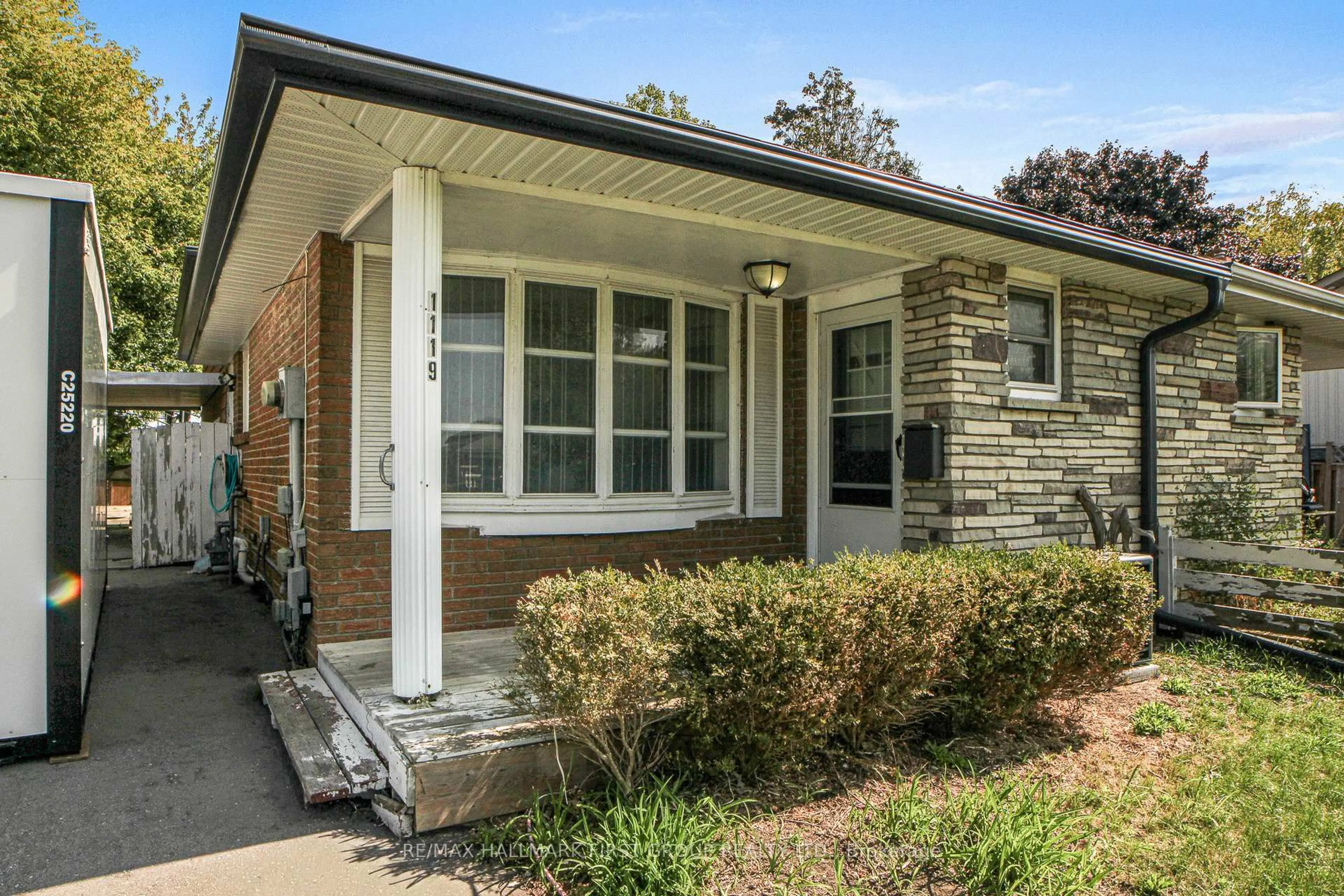 Home with brick exterior material, street for 1119 Valley Crt, Oshawa Ontario L1J 3M4