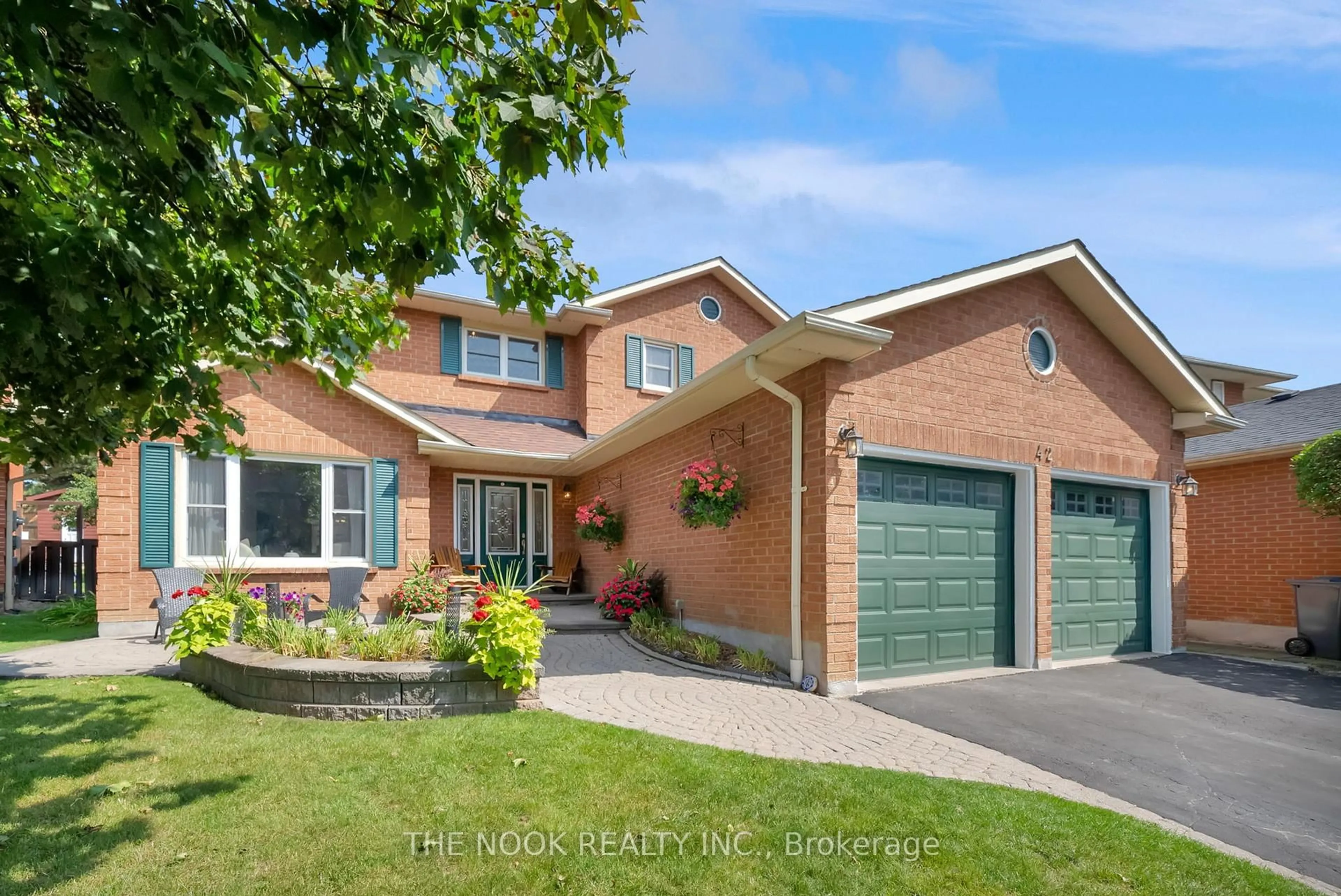 Home with brick exterior material, street for 42 Robinson Cres, Whitby Ontario L1N 6W5