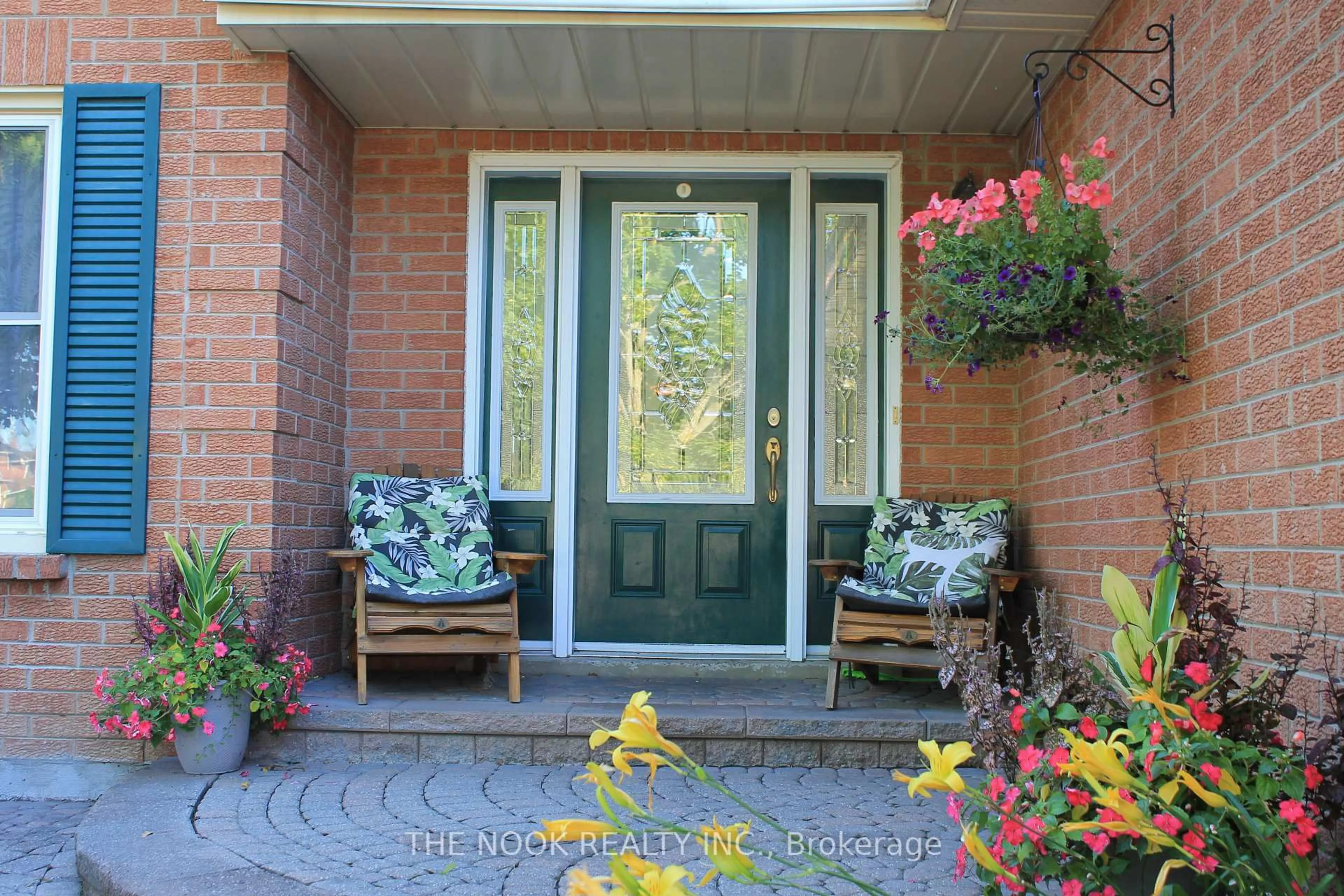 Indoor entryway for 42 Robinson Cres, Whitby Ontario L1N 6W5