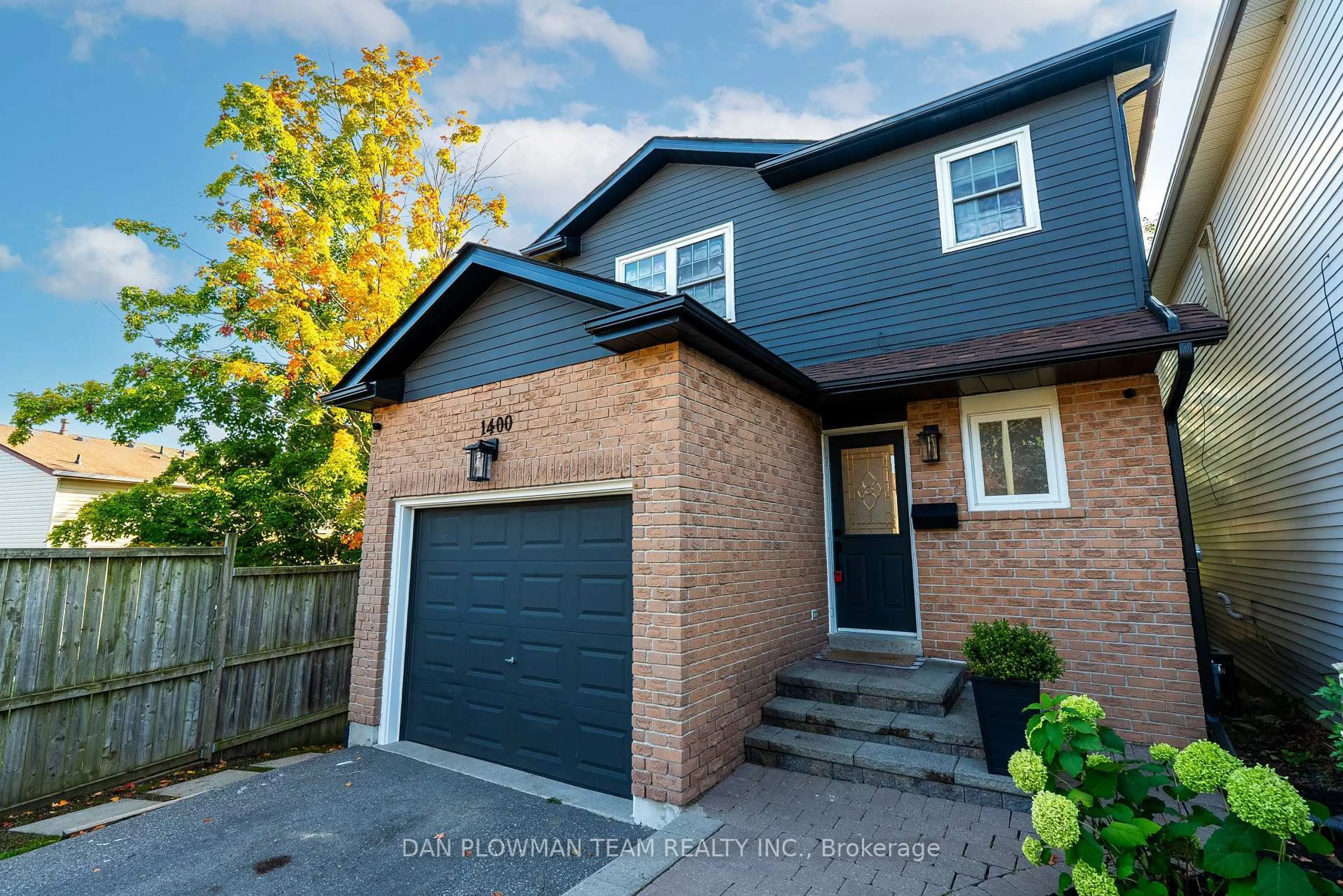 Home with brick exterior material, street for 1400 Palmetto Dr, Oshawa Ontario L1K 1N2