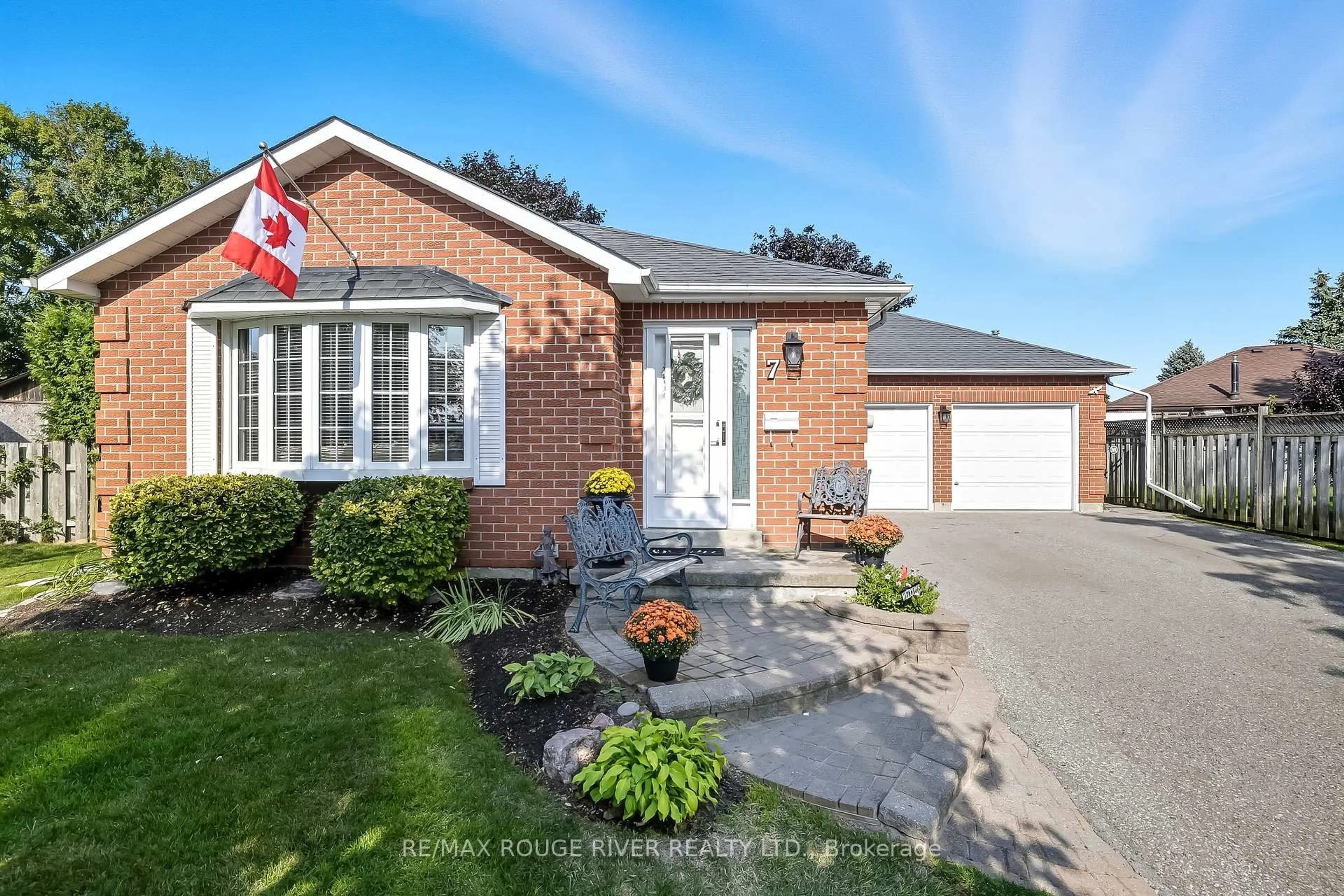 Home with brick exterior material, street for 7 Vincent Crt, Clarington Ontario L1B 1E3