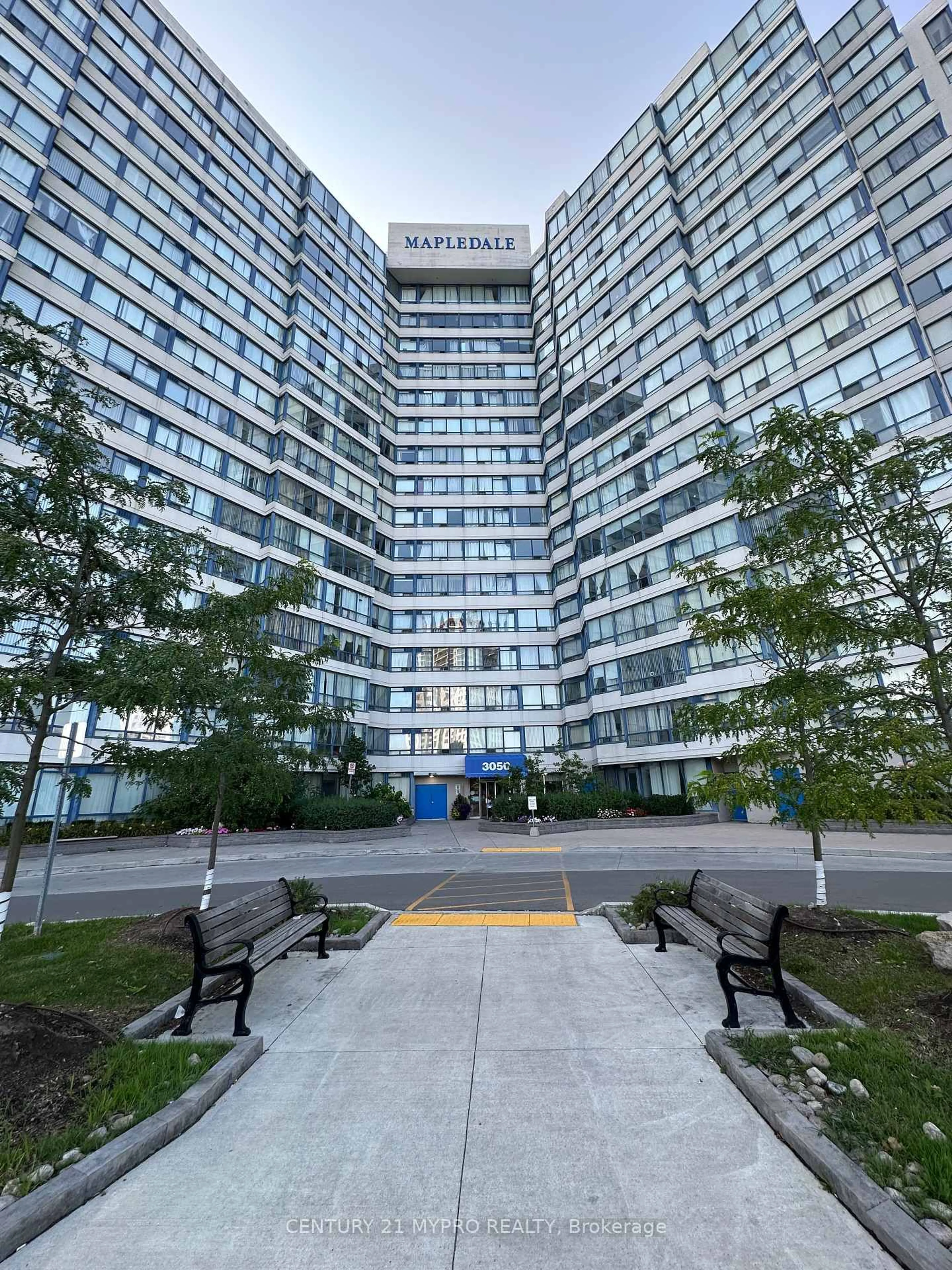 Patio, street for 3050 Ellesmere Rd #517, Toronto Ontario M1E 5E6