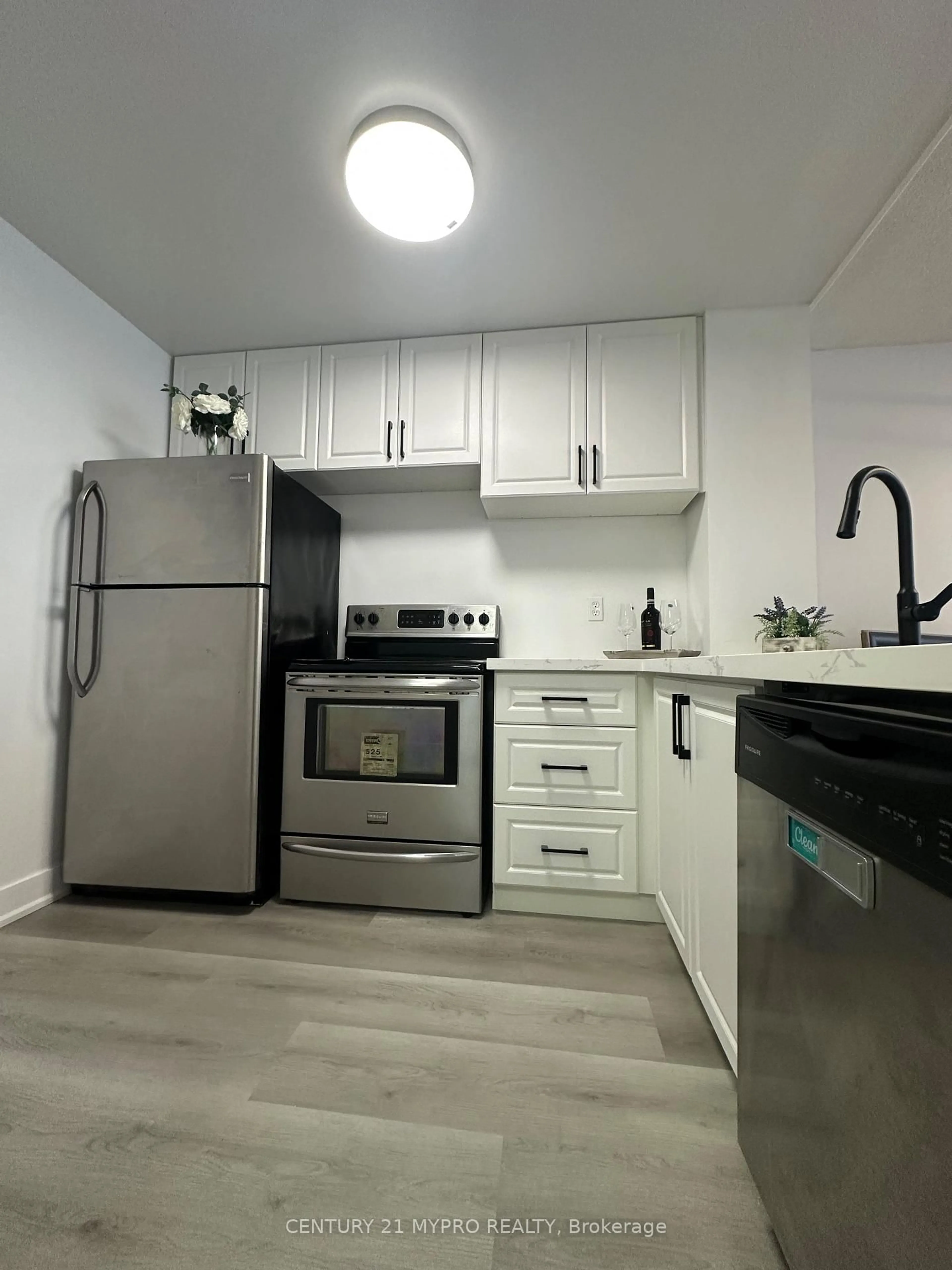 Standard kitchen, unknown for 3050 Ellesmere Rd #517, Toronto Ontario M1E 5E6