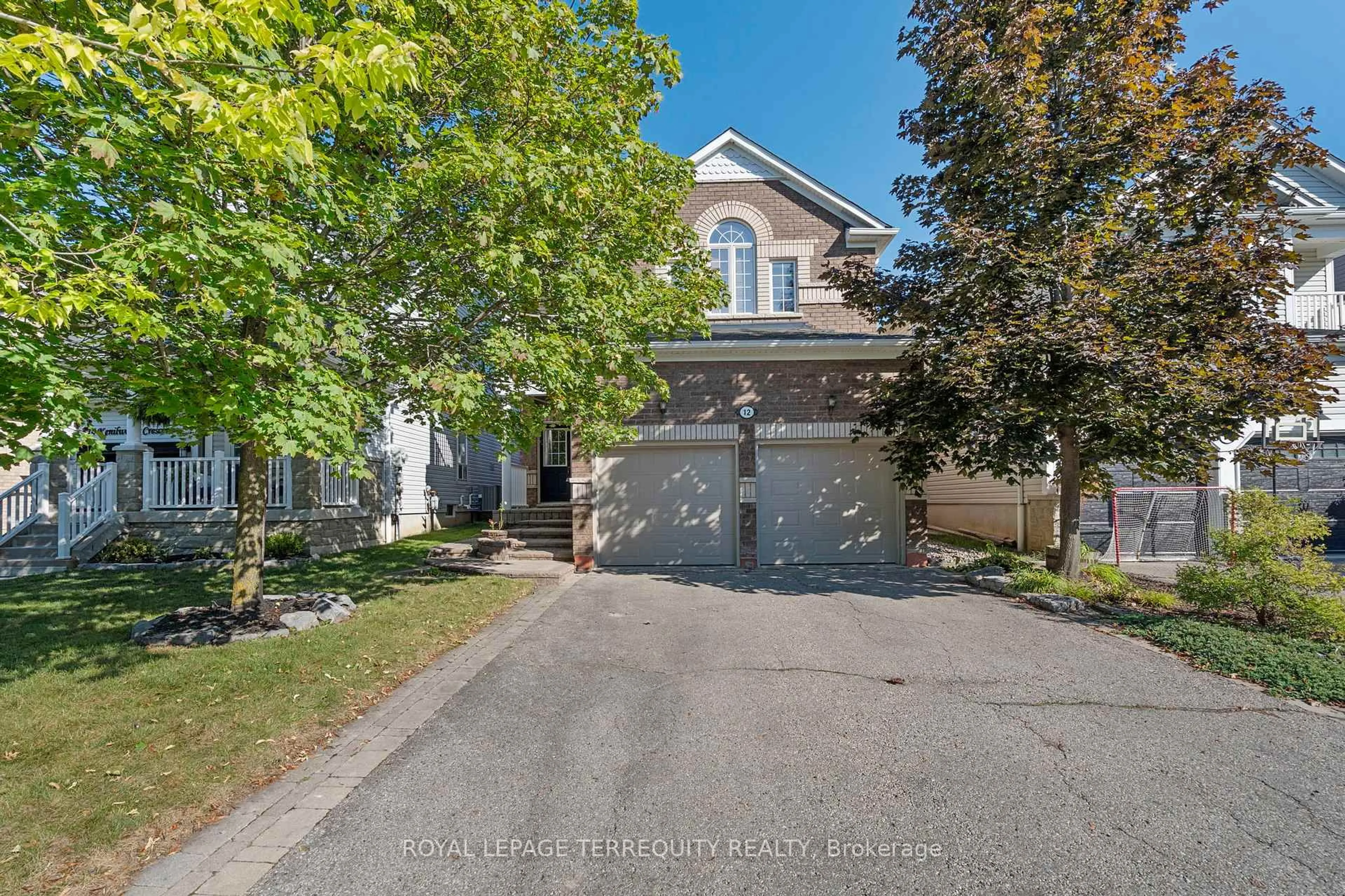 A pic from outside/outdoor area/front of a property/back of a property/a pic from drone, street for 12 Kenilworth Cres, Whitby Ontario L1M 2M7