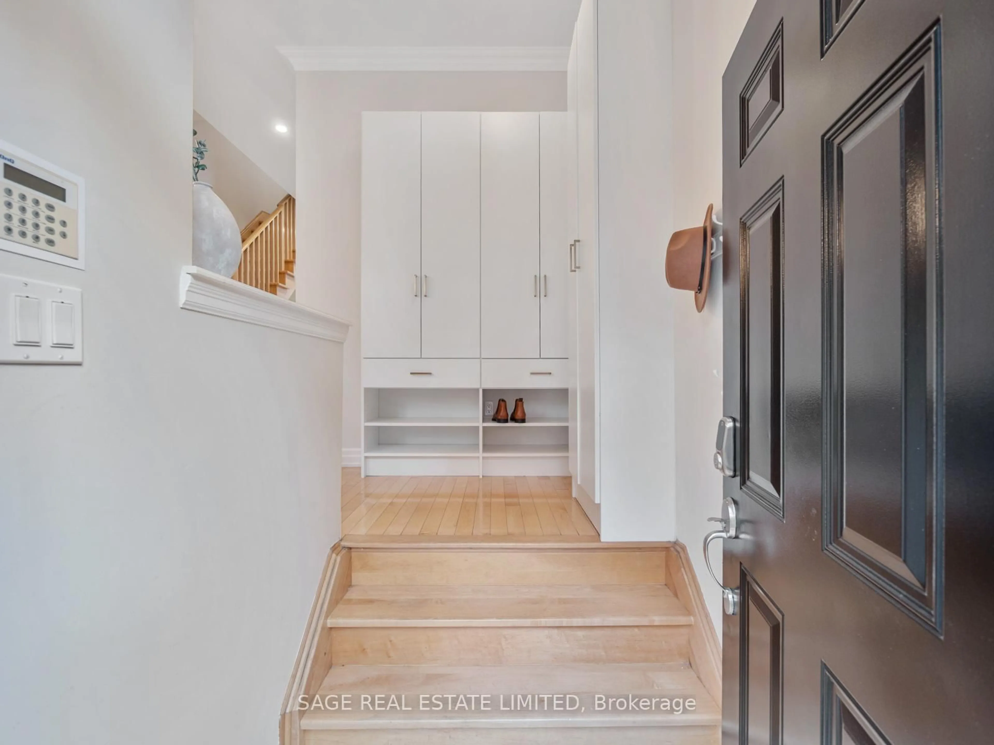 Indoor entryway for 31 Tompkins Mews, Toronto Ontario M4L 0A1