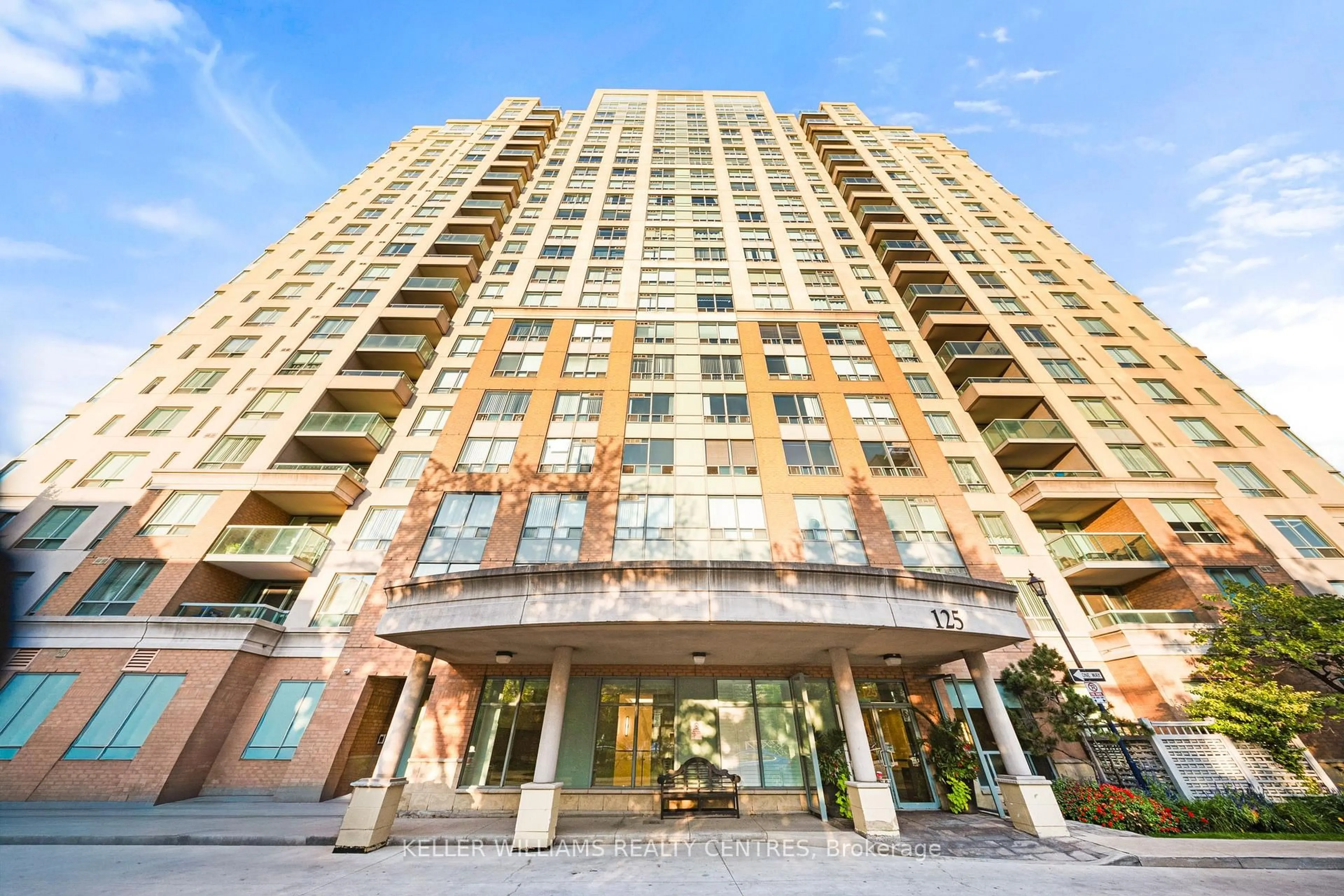 Indoor foyer for 125 Omni Dr #1936, Toronto Ontario M1P 5A9
