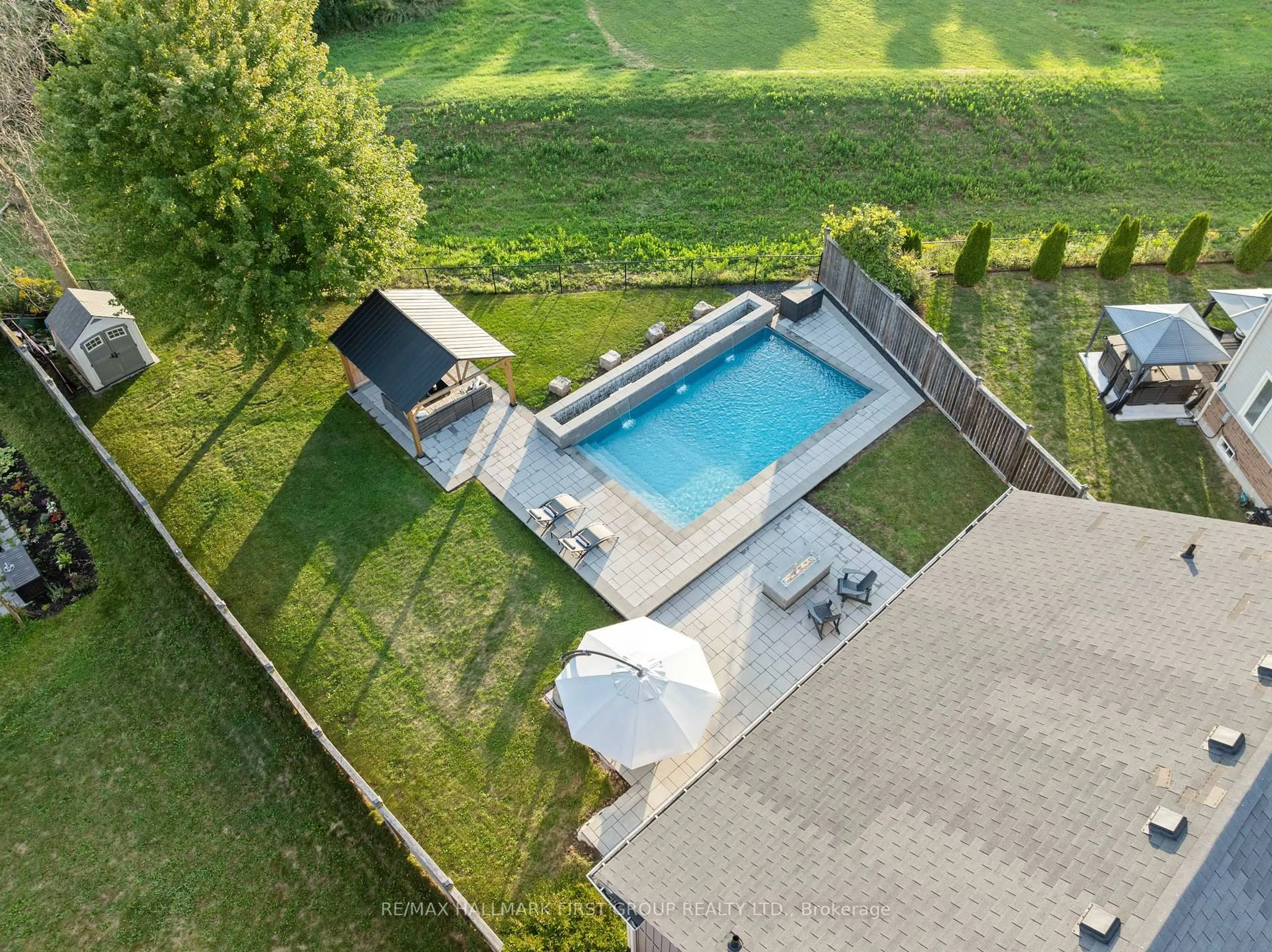 A pic from outside/outdoor area/front of a property/back of a property/a pic from drone, unknown for 11 Murray Tabb St, Clarington Ontario L1C 0M5
