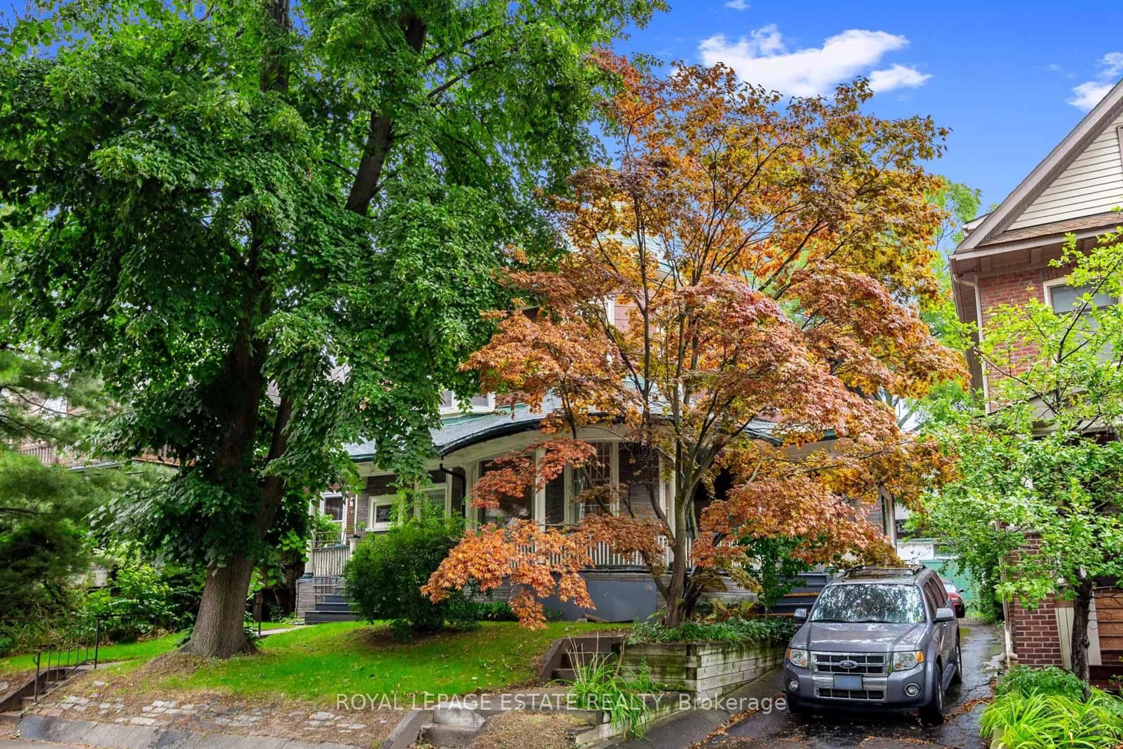 A pic from outside/outdoor area/front of a property/back of a property/a pic from drone, street for 55 Leuty Ave, Toronto Ontario M4E 2R2