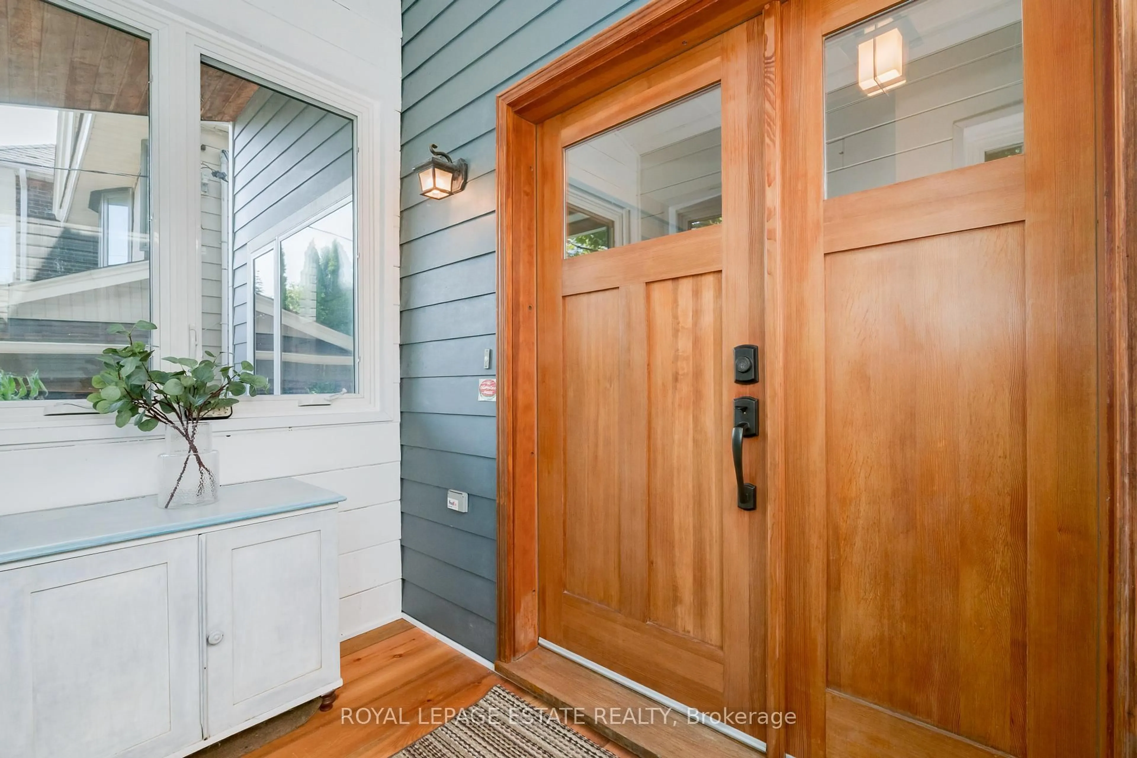 Indoor entryway for 146 Ashdale Ave, Toronto Ontario M4L 2Y9