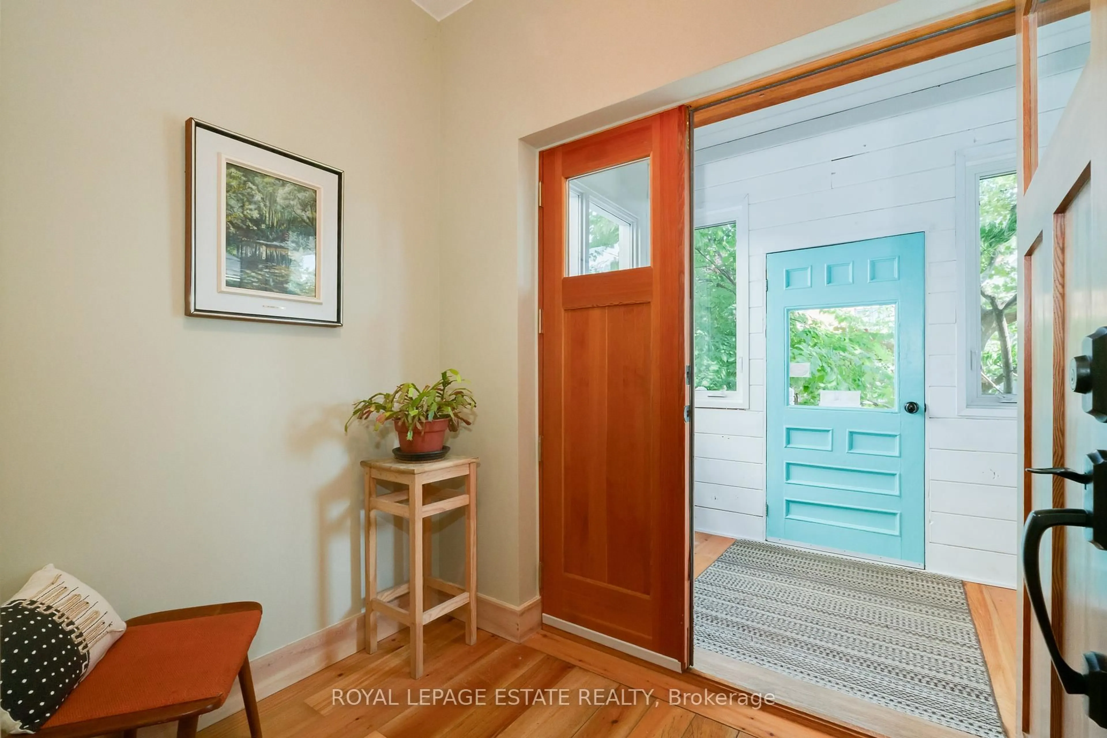 Indoor entryway for 146 Ashdale Ave, Toronto Ontario M4L 2Y9