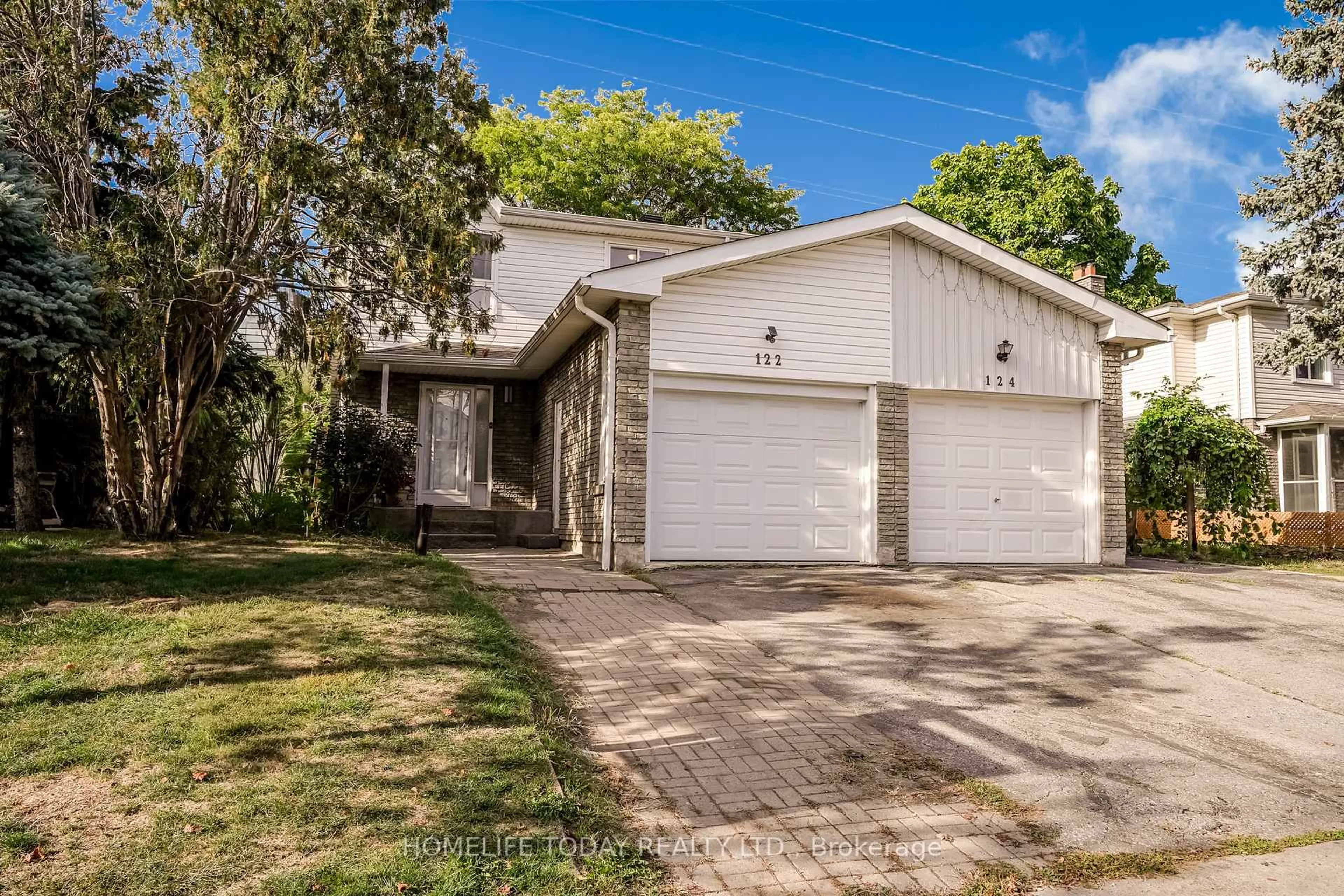 Home with vinyl exterior material, street for 122 Valdor Dr, Toronto Ontario M1V 1R5