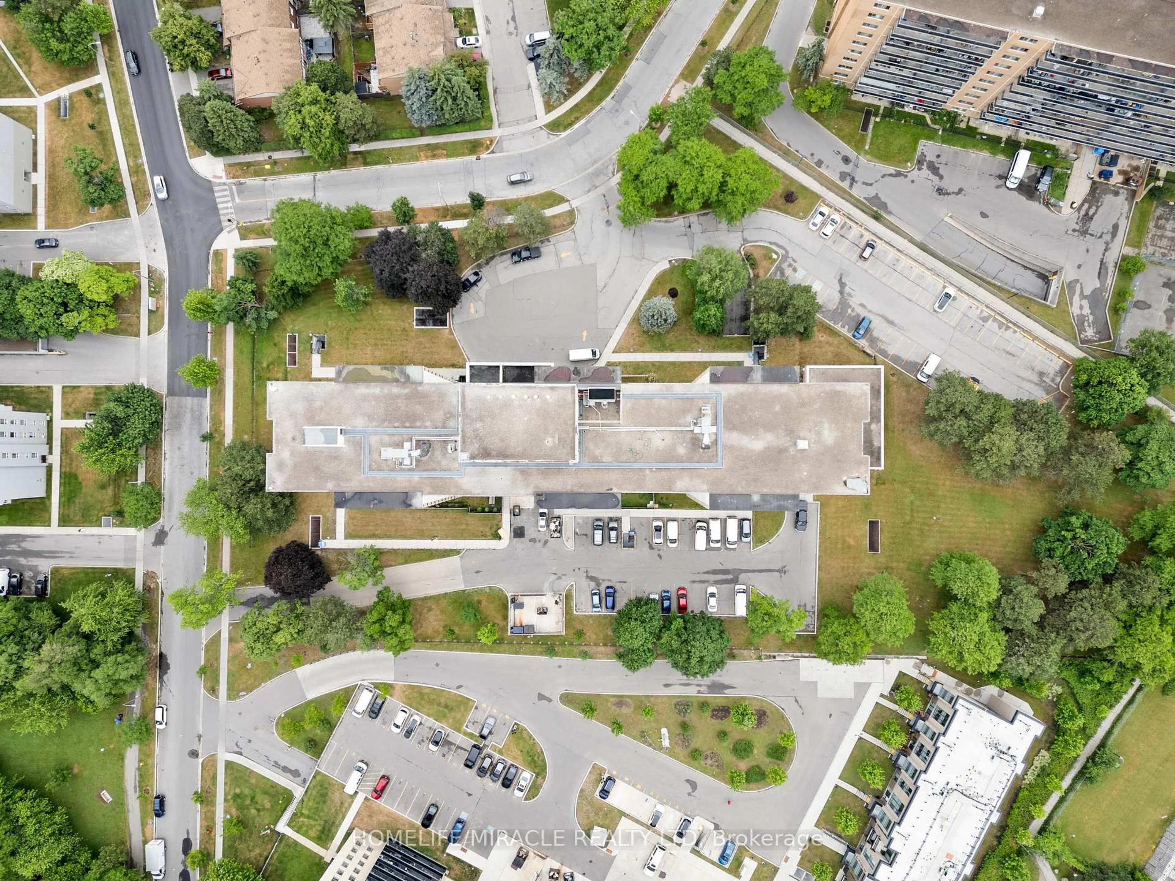 A pic from outside/outdoor area/front of a property/back of a property/a pic from drone, street for 120 Dundalk Dr #1010, Toronto Ontario M1P 4V9