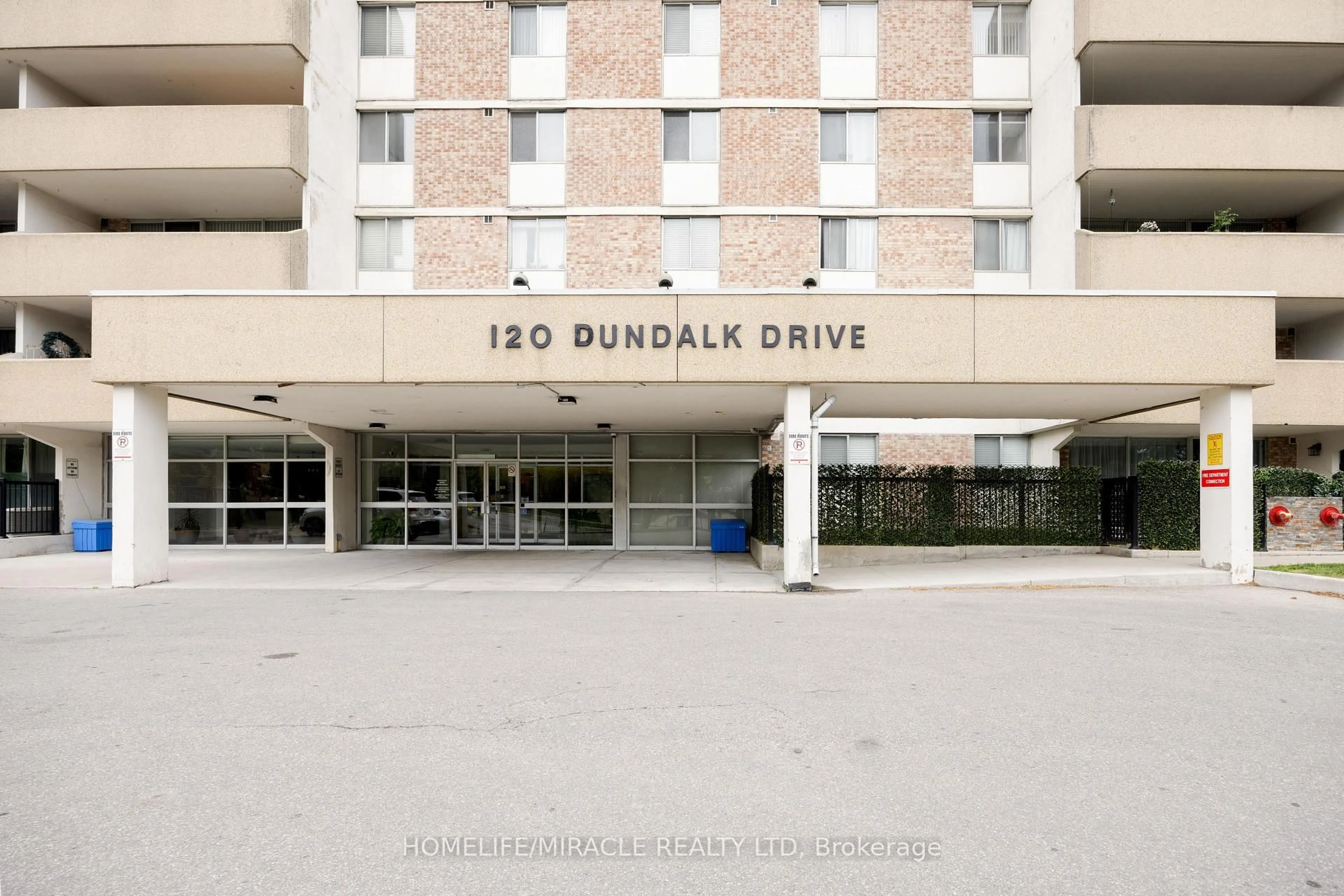 Indoor foyer for 120 Dundalk Dr #1010, Toronto Ontario M1P 4V9