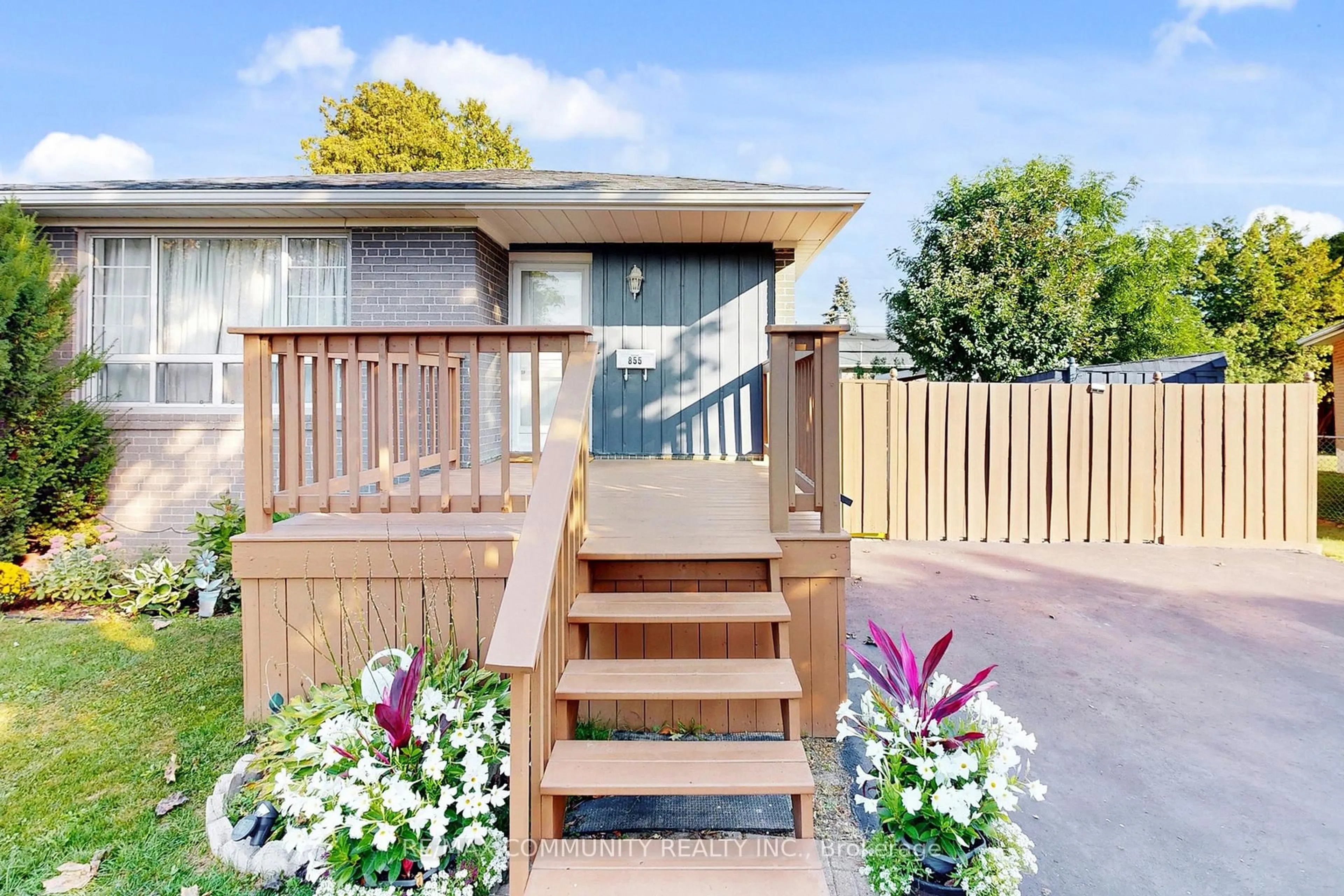 Unknown for 855 Zator Ave, Pickering Ontario L1W 1Y2