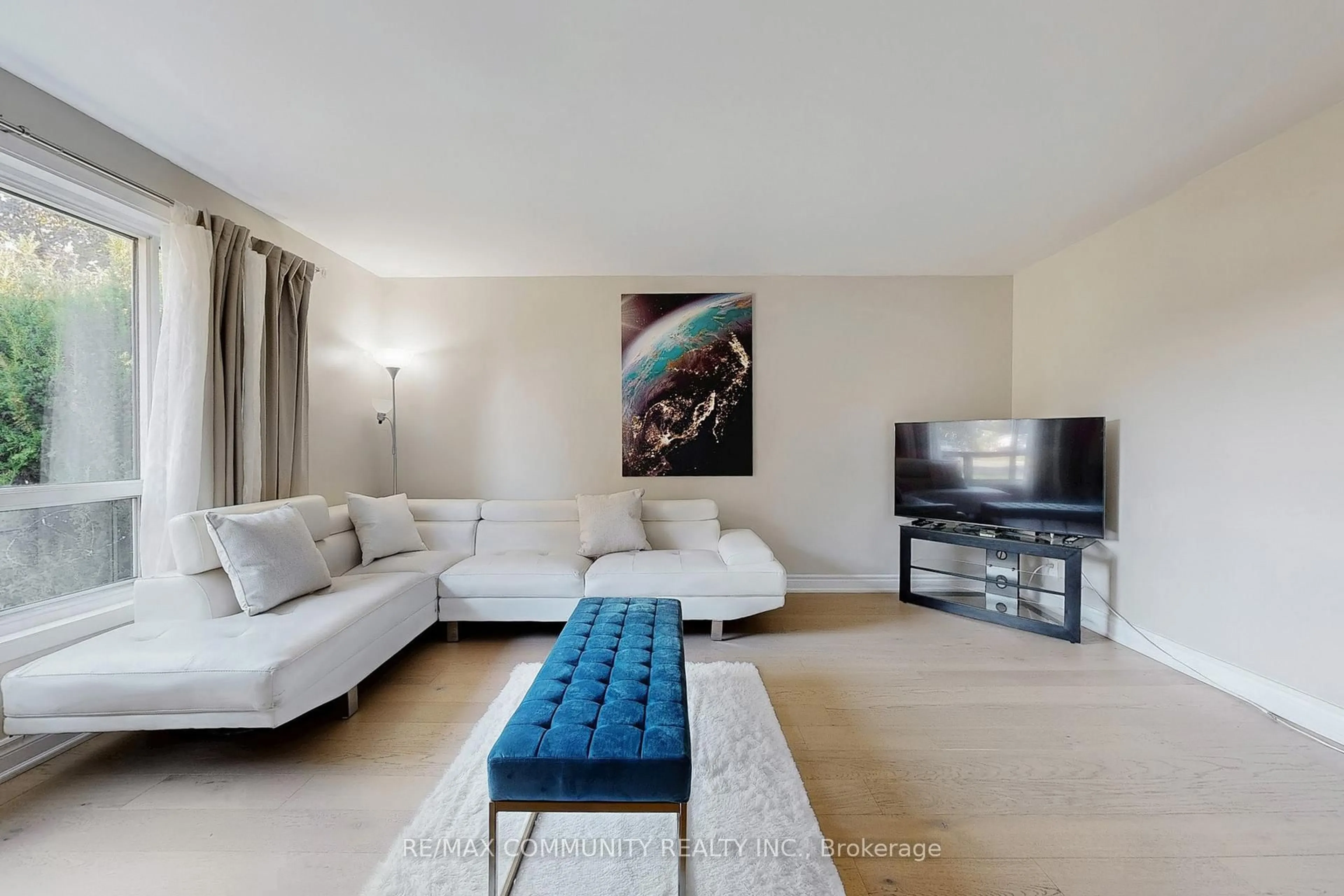 Living room with furniture, unknown for 855 Zator Ave, Pickering Ontario L1W 1Y2