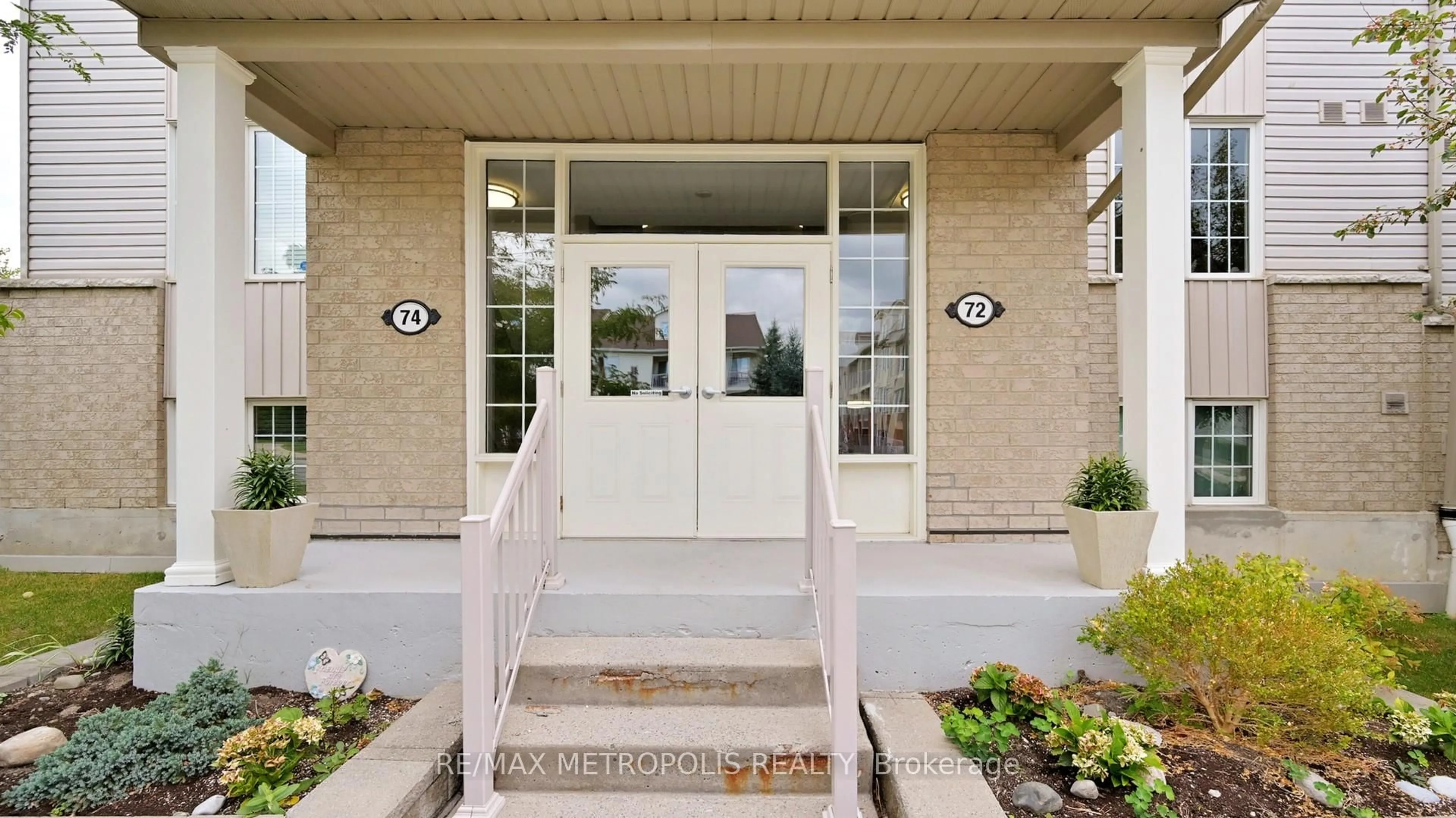 Indoor entryway for 72 Petra Way #3, Whitby Ontario L1R 0A3