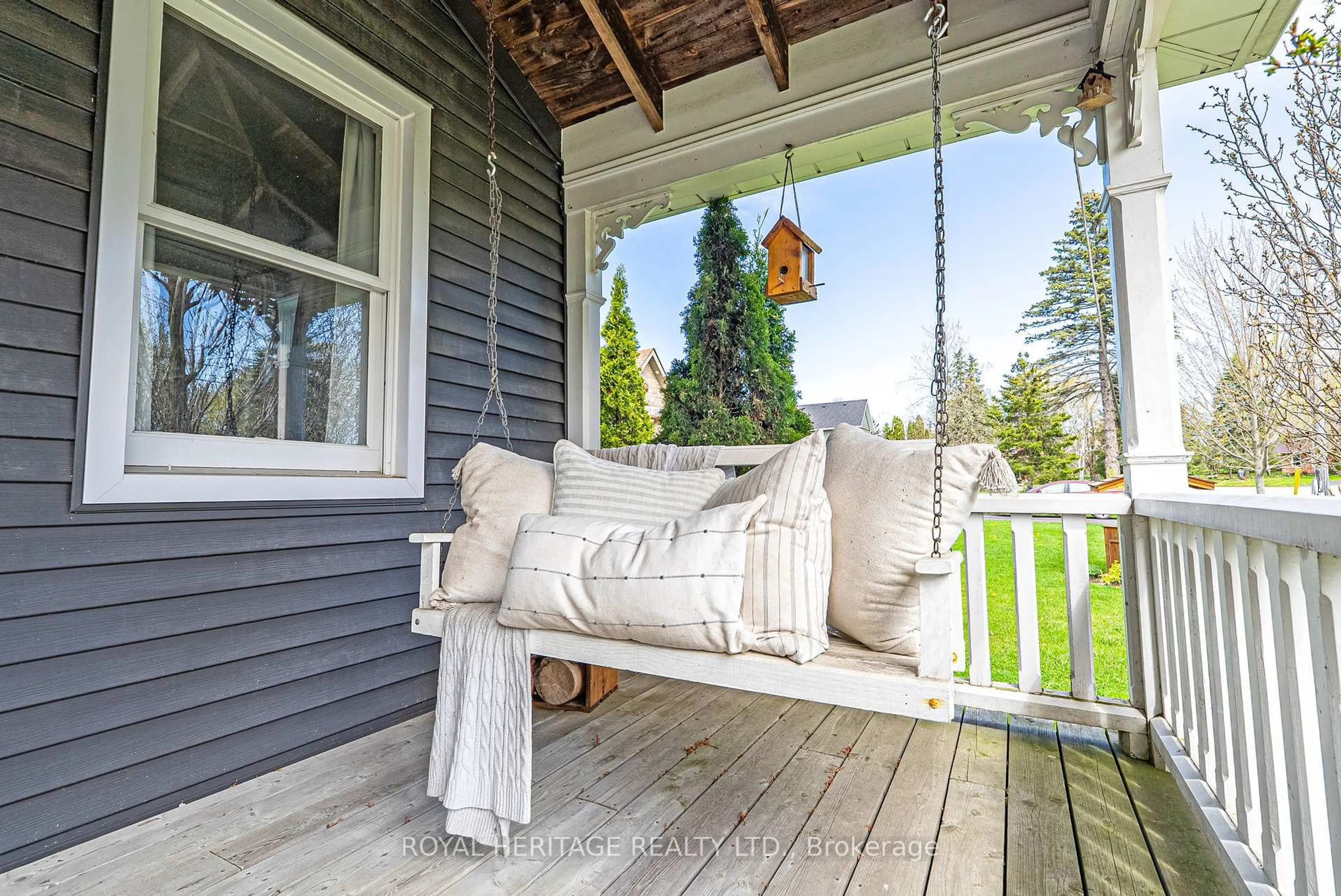 Patio, street for 5016 Barber St, Pickering Ontario L1Y 1B4