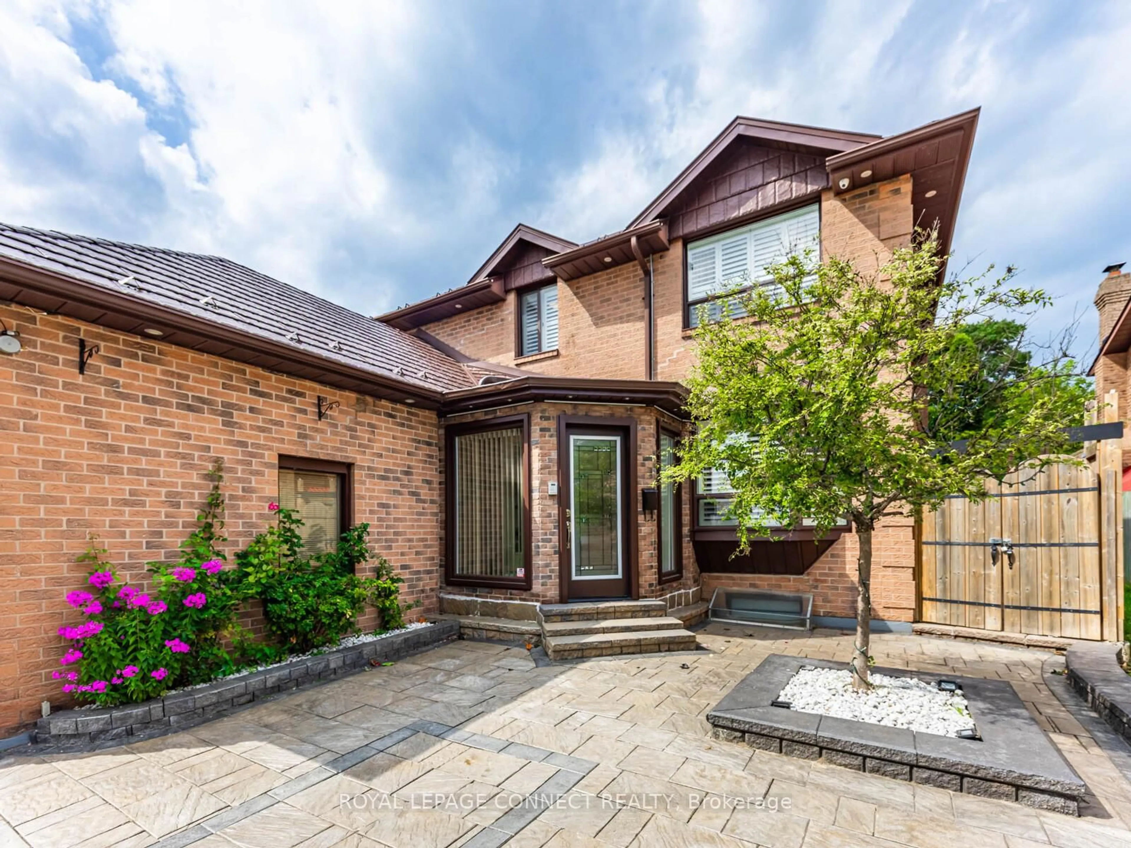 Home with brick exterior material, street for 642 Sheppard Ave, Pickering Ontario L1V 1G3