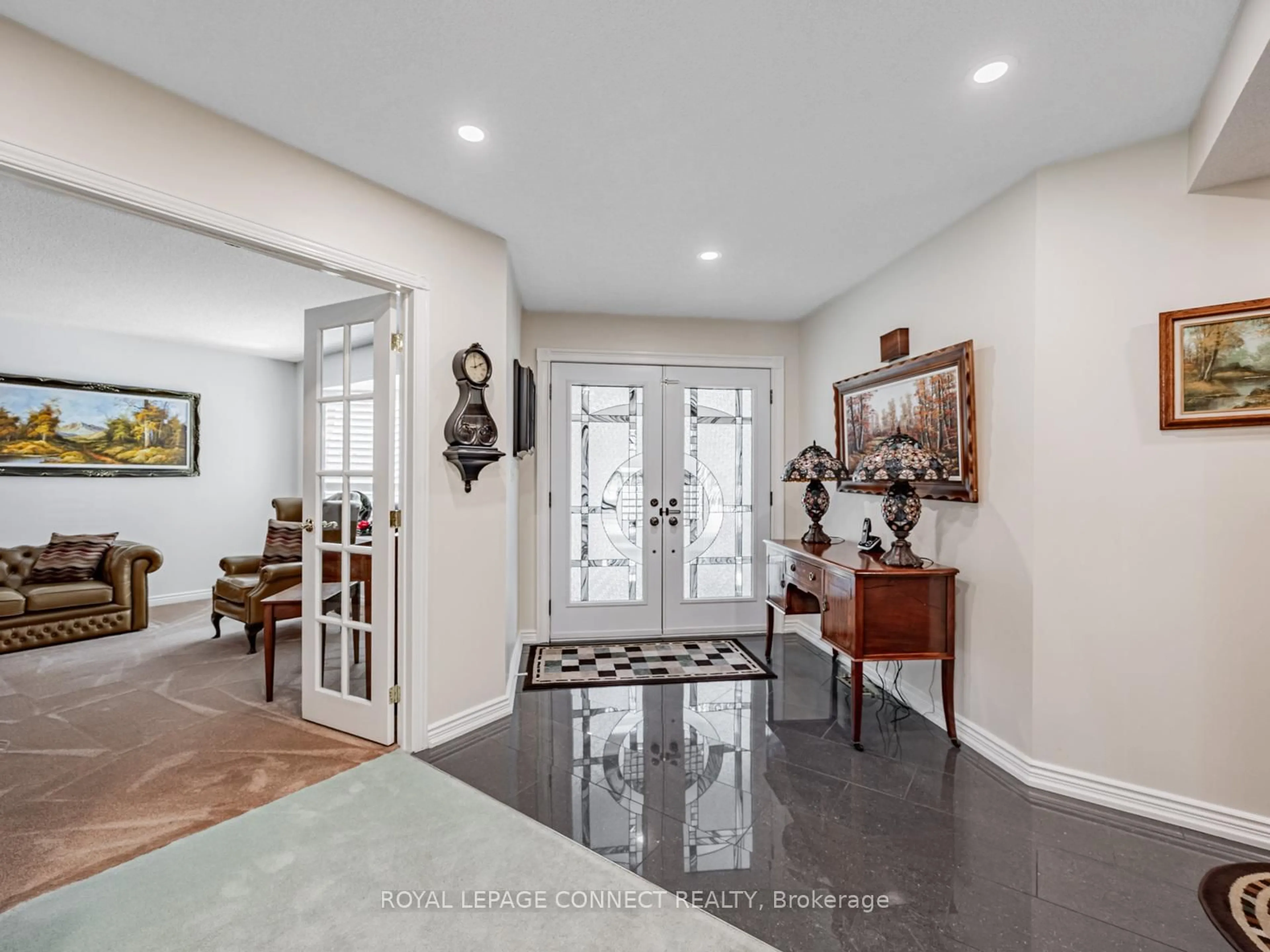Indoor entryway for 642 Sheppard Ave, Pickering Ontario L1V 1G3