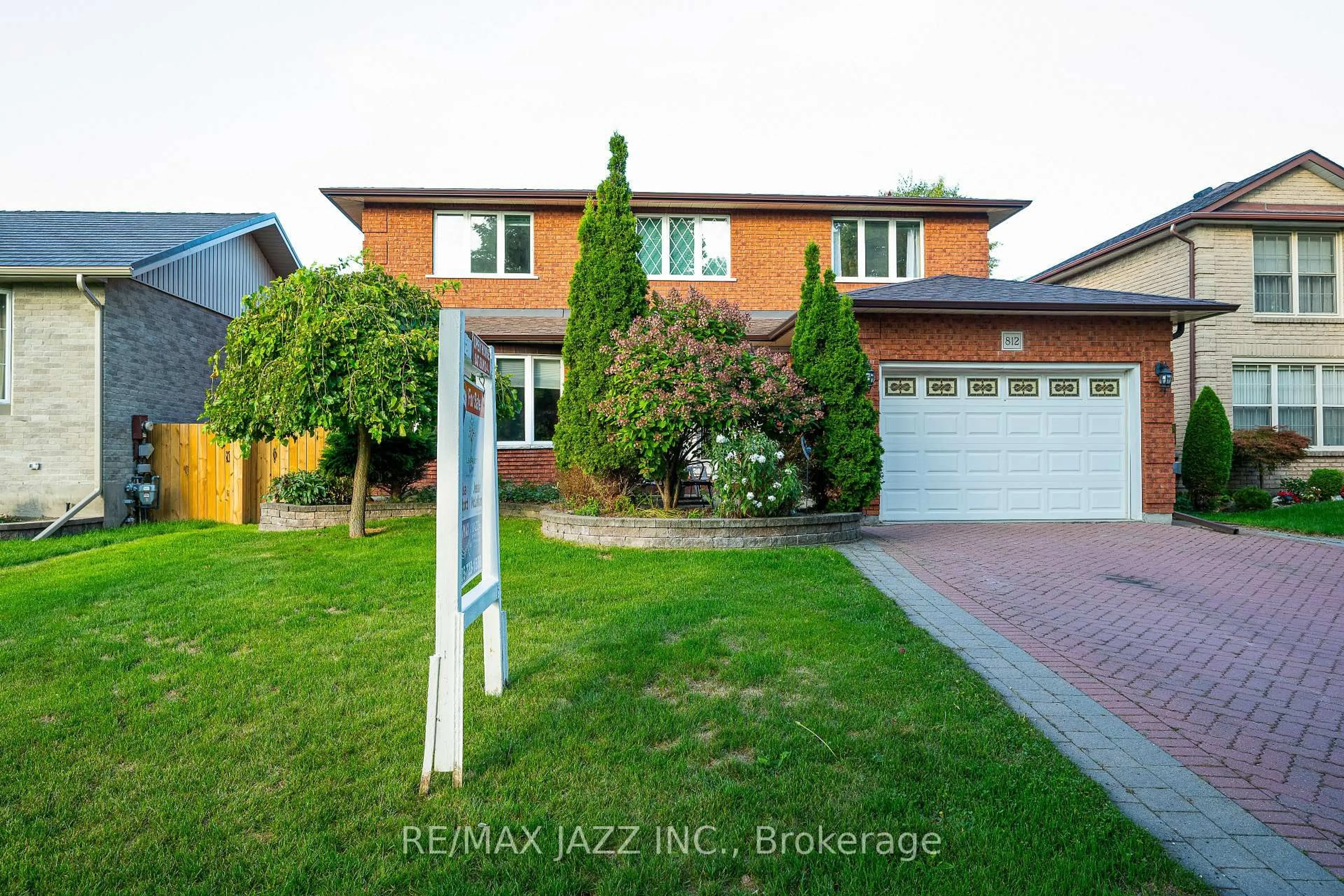 Home with brick exterior material, street for 812 Waverly St, Oshawa Ontario L1J 7E5