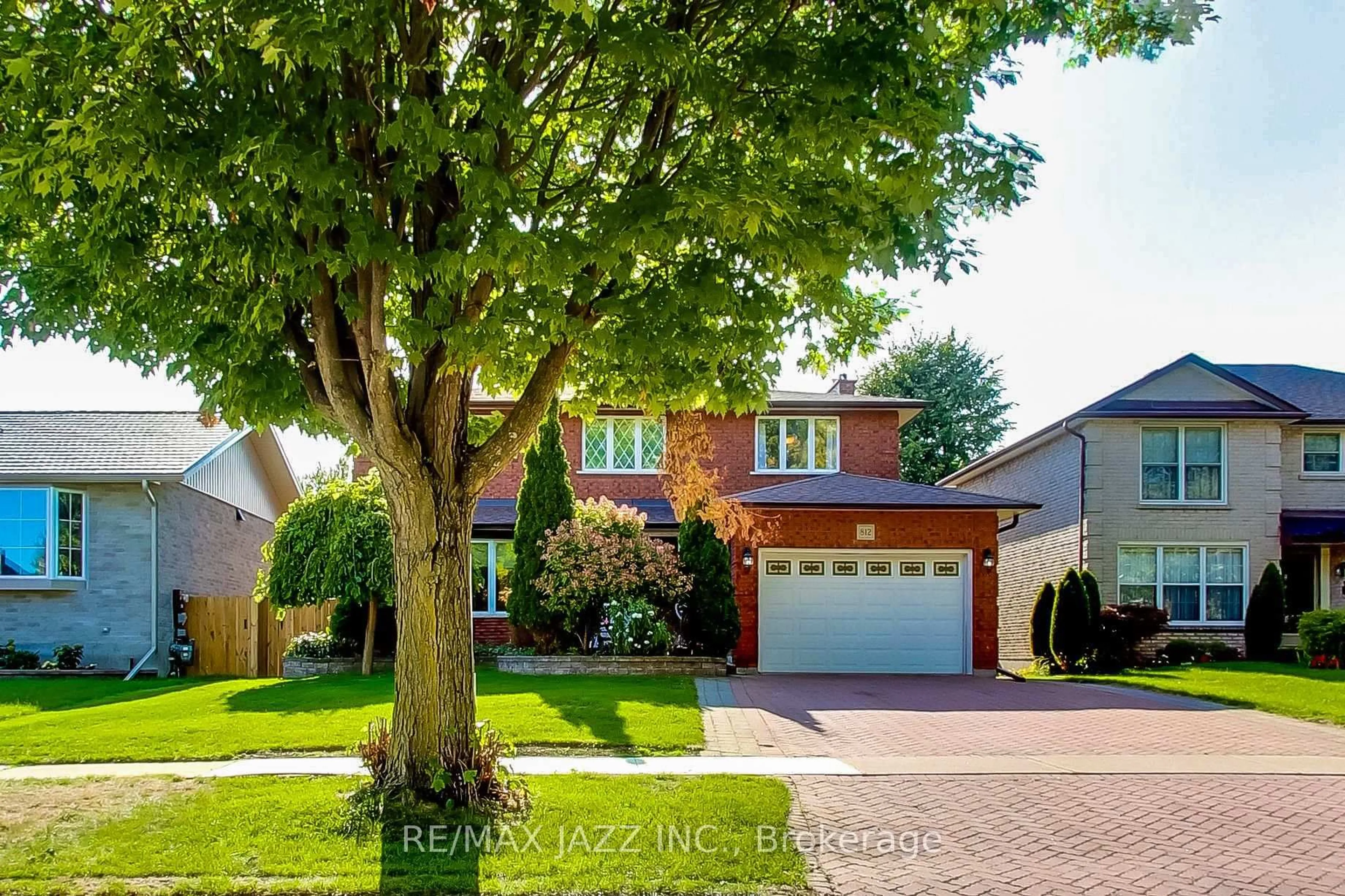 Home with brick exterior material, street for 812 Waverly St, Oshawa Ontario L1J 7E5