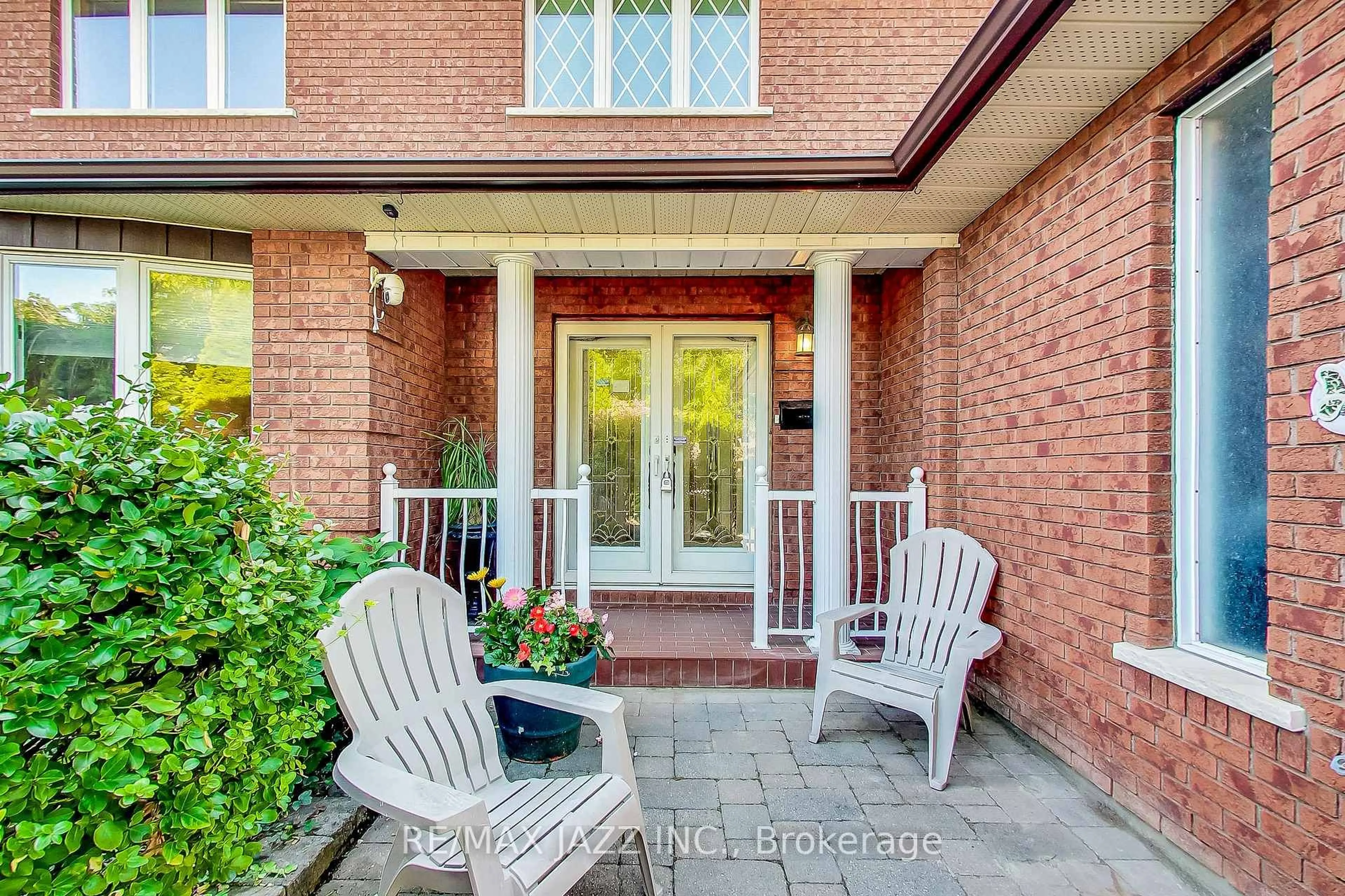 Home with brick exterior material, street for 812 Waverly St, Oshawa Ontario L1J 7E5