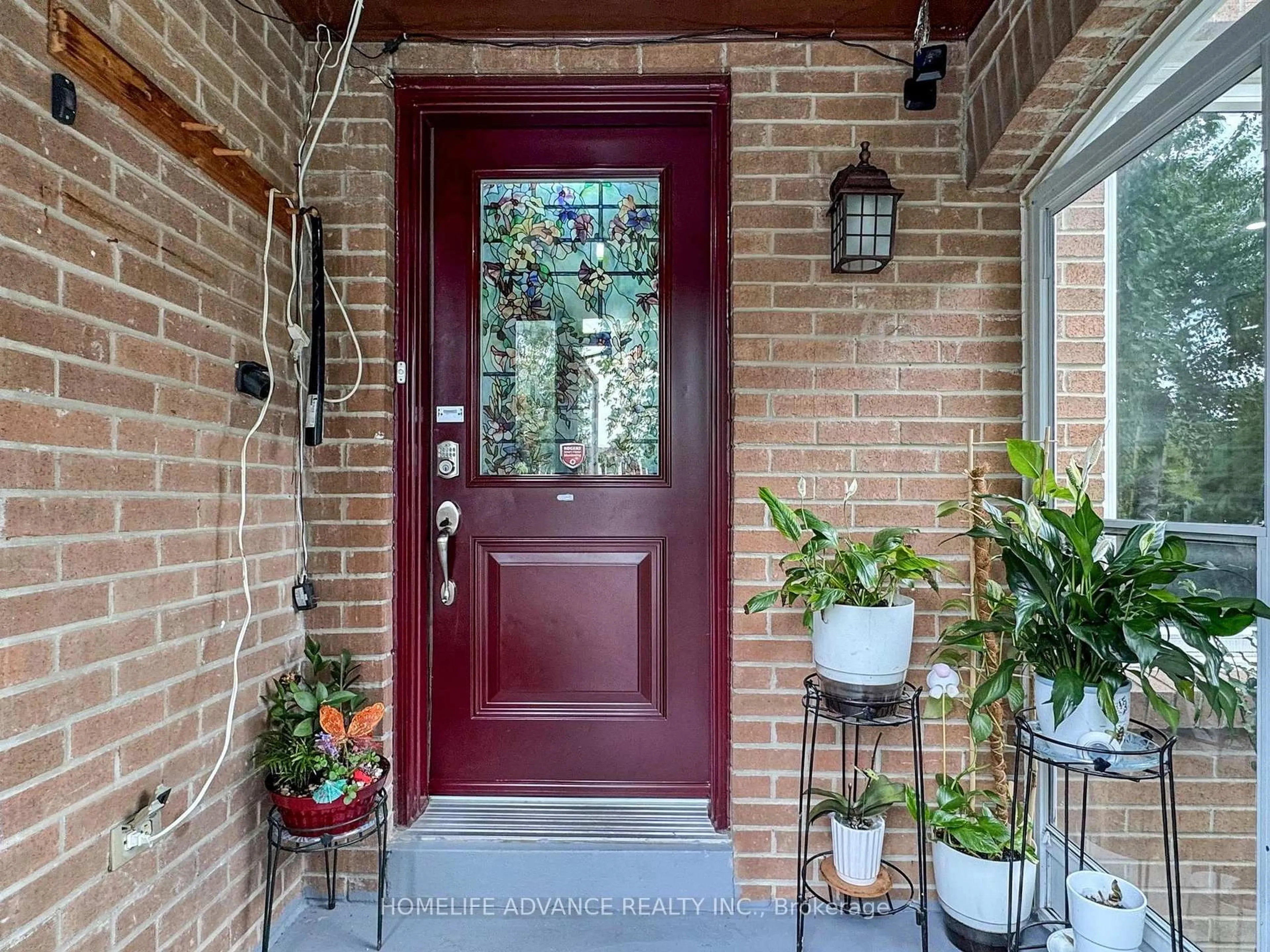 Indoor entryway for 75 Mossbrook Cres, Toronto Ontario M1W 2W8